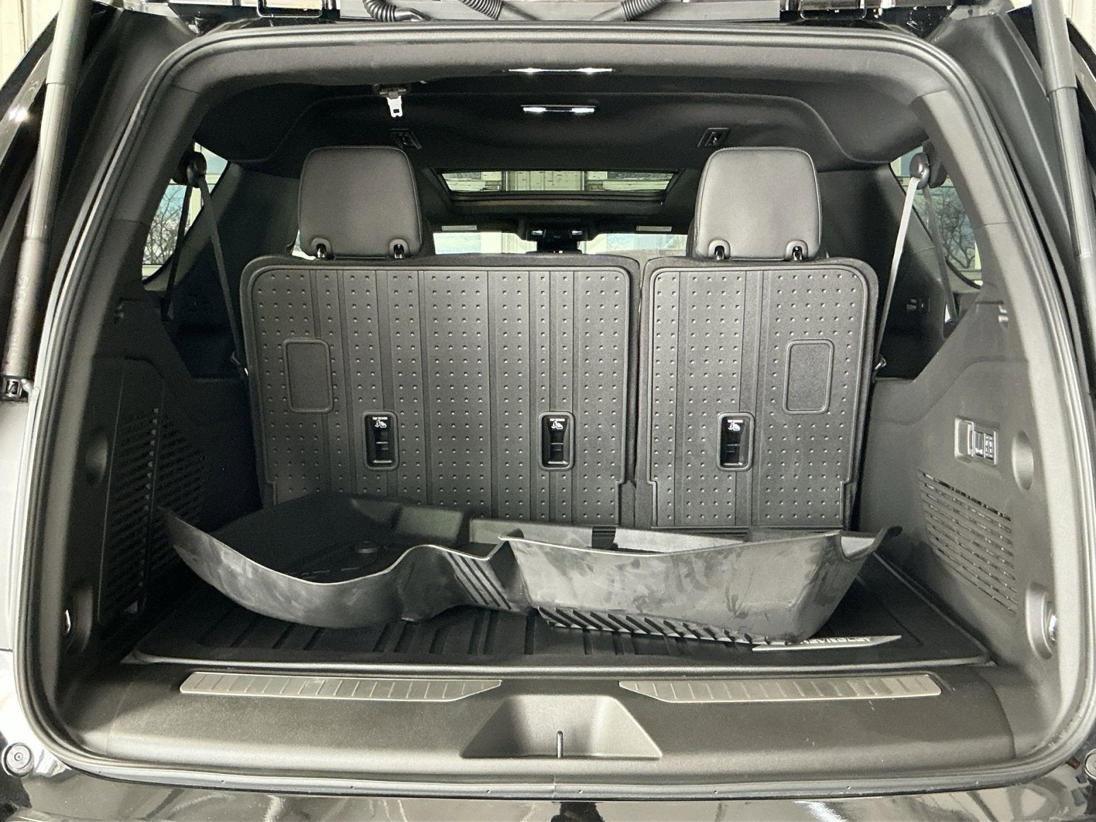 2025 Chevrolet Suburban RST