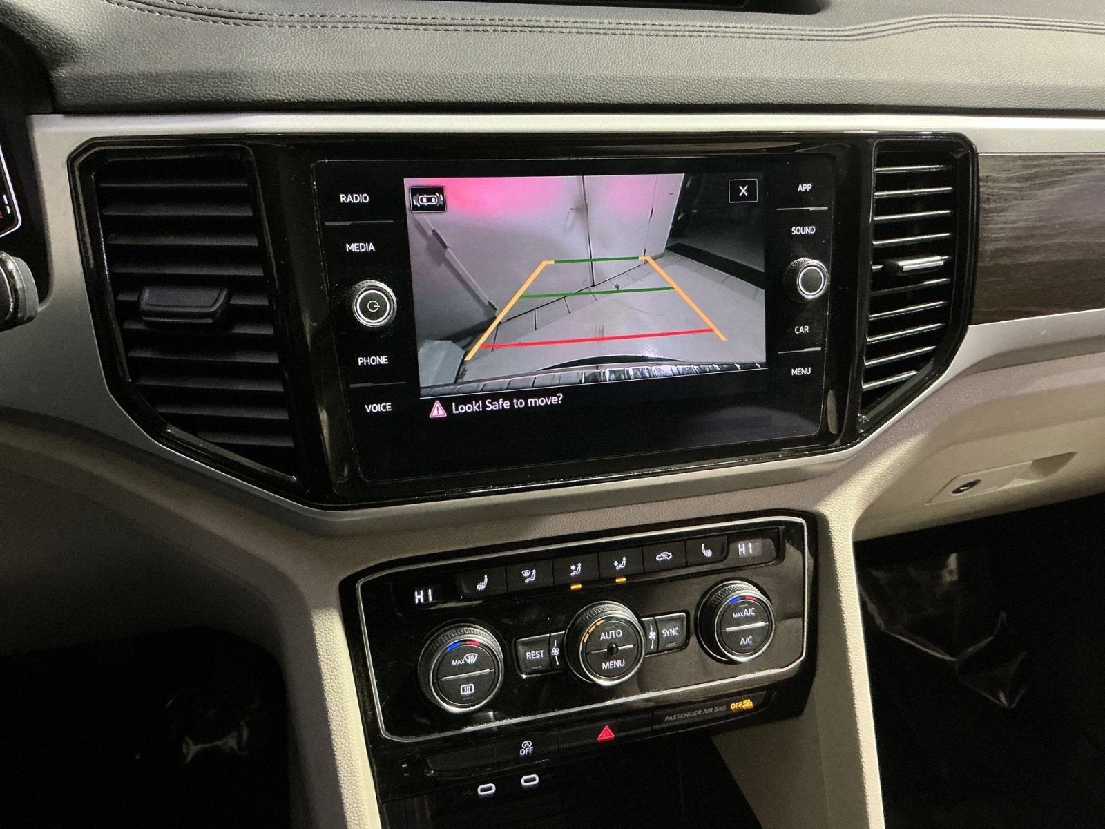 2023 Volkswagen Atlas 3.6L V6 SE w/Technology