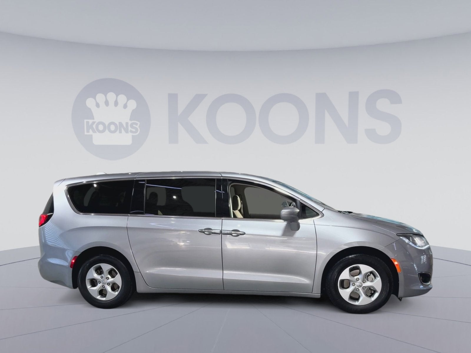 2017 Chrysler Pacifica Hybrid Touring Plus