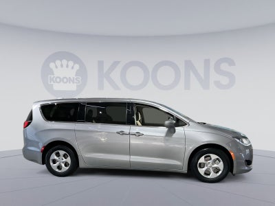 2017 Chrysler Pacifica Hybrid Touring Plus