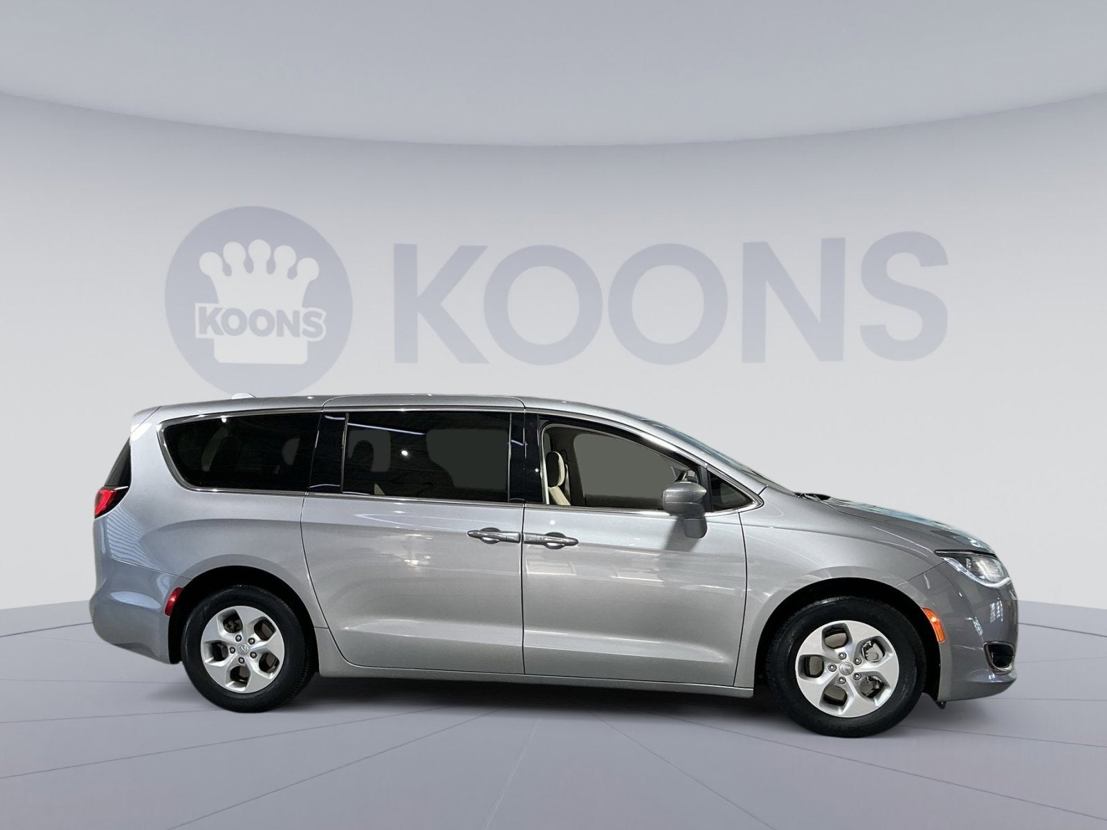 2017 Chrysler Pacifica Hybrid Touring Plus