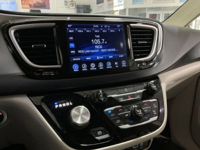 2017 Chrysler Pacifica Hybrid Touring Plus