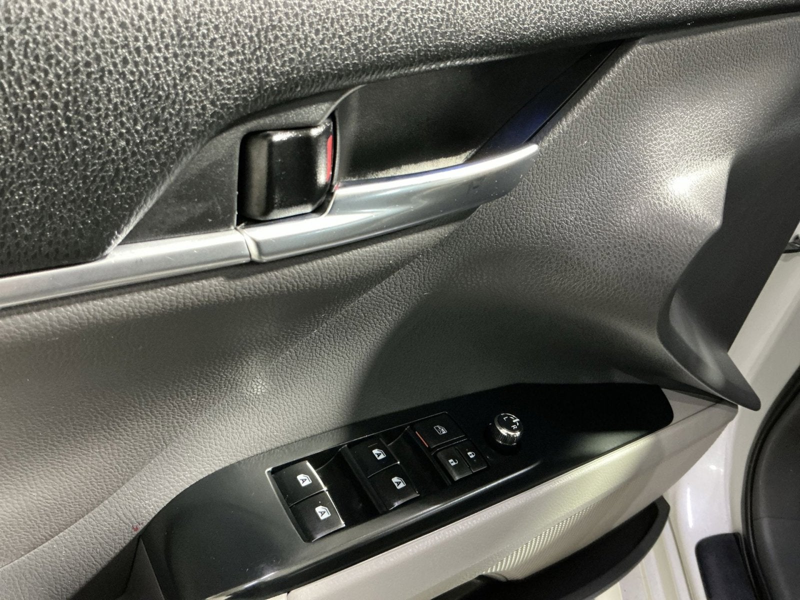 2020 Toyota Camry Hybrid XLE