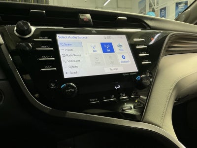 2020 Toyota Camry Hybrid XLE