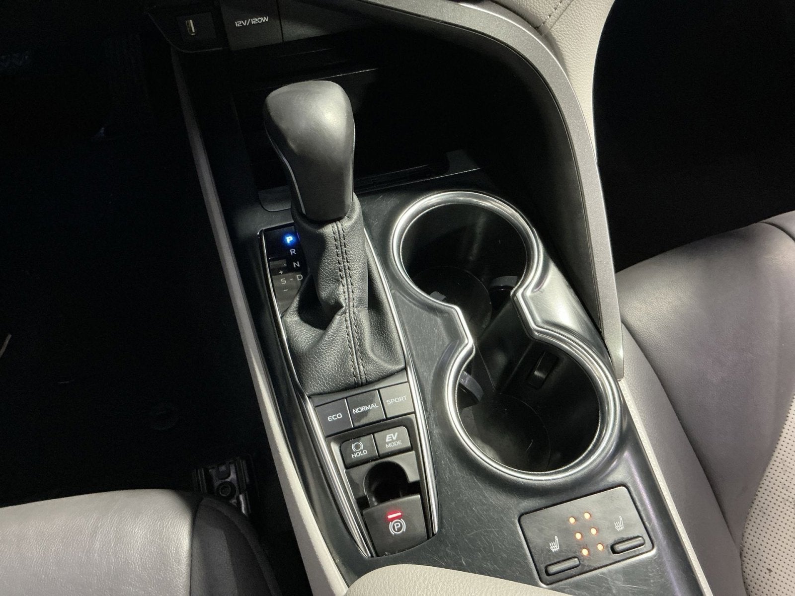 2020 Toyota Camry Hybrid XLE