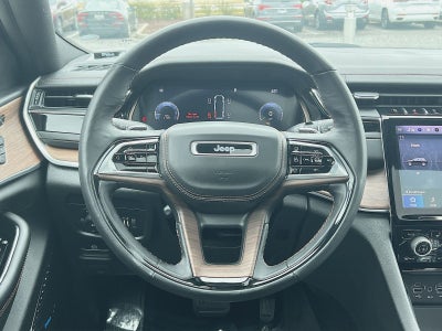2022 Jeep Grand Cherokee Summit