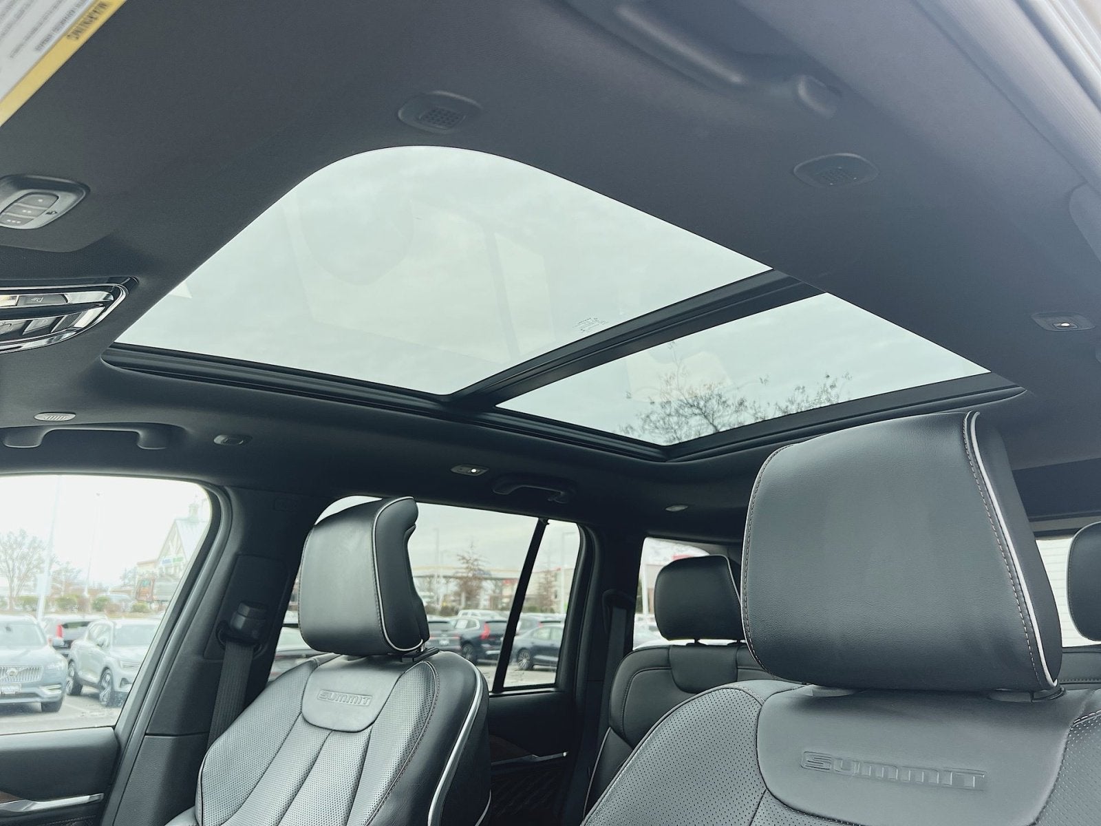 2022 Jeep Grand Cherokee Summit