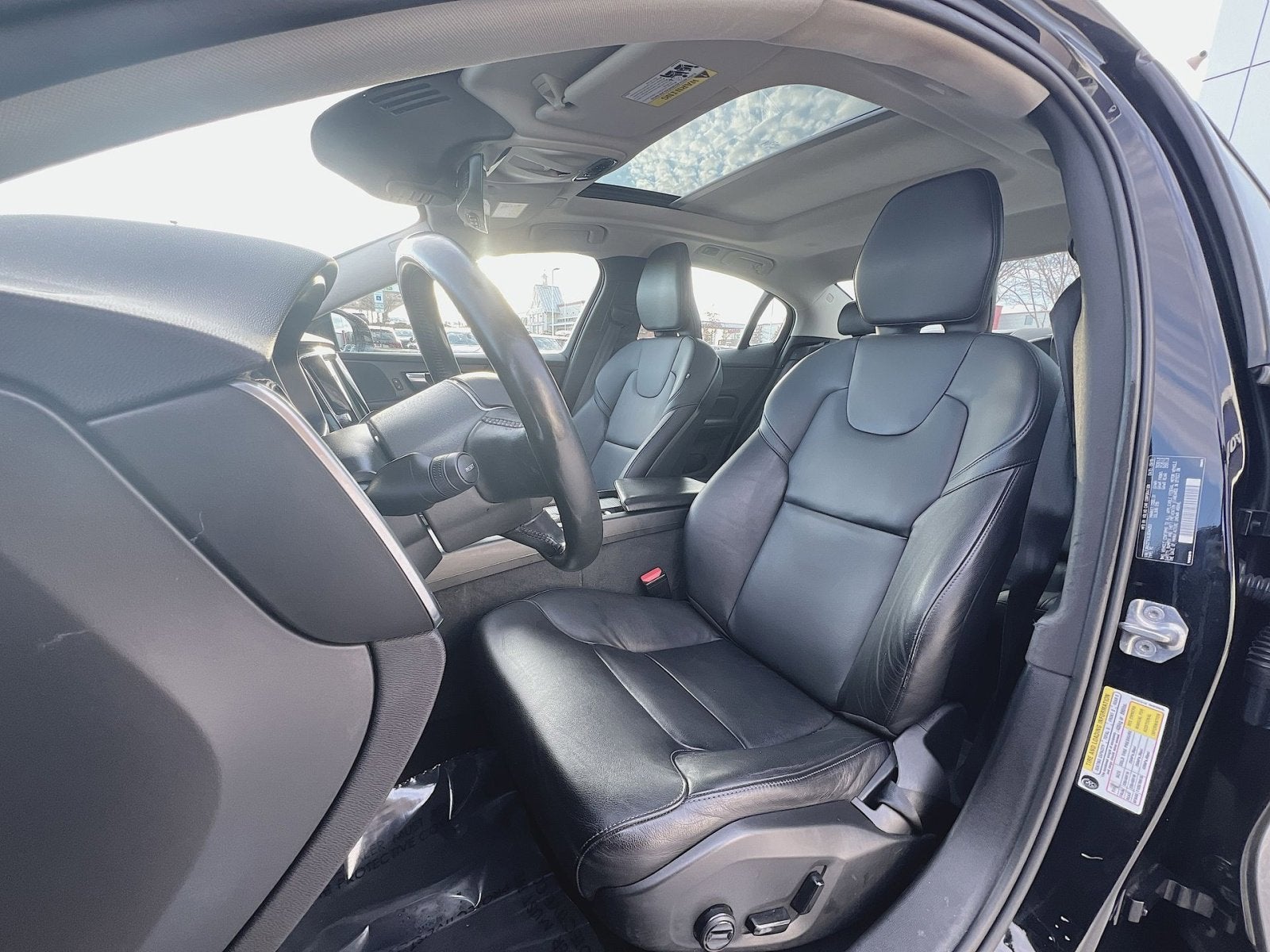 2020 Volvo S60 T6 Momentum