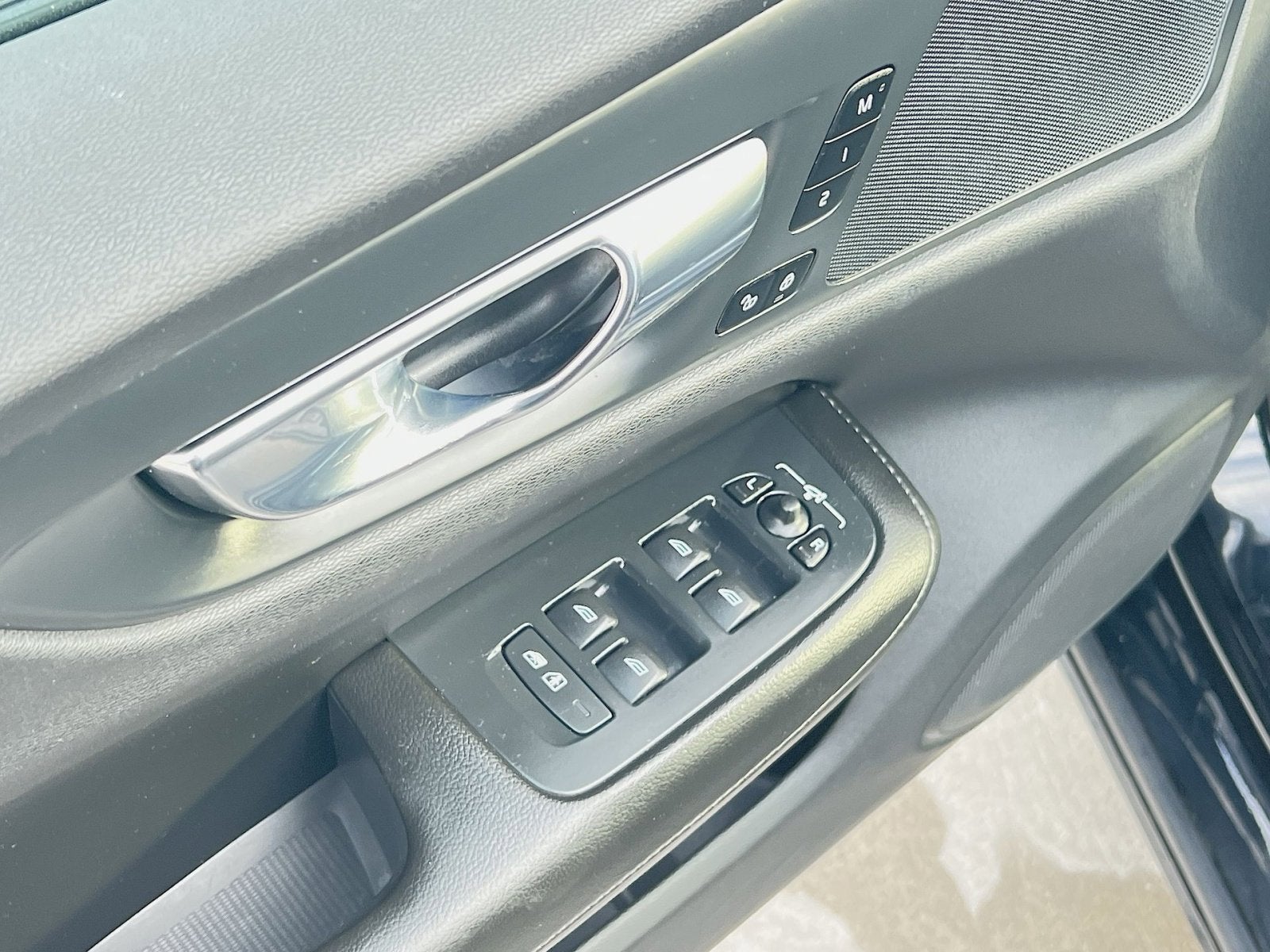 2020 Volvo S60 T6 Momentum