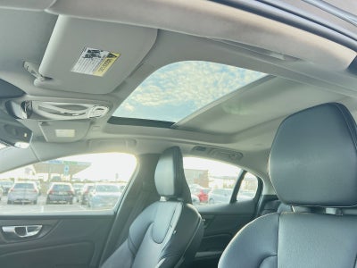 2020 Volvo S60 T6 Momentum