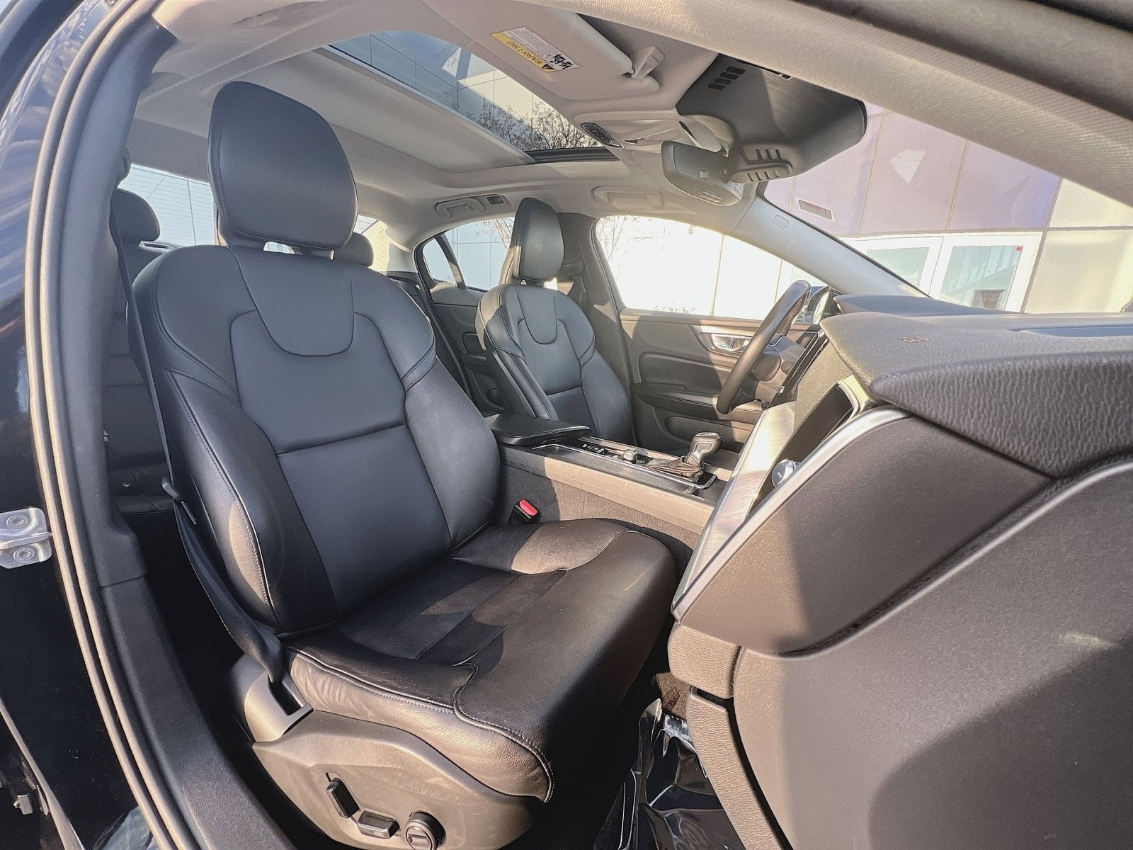 2020 Volvo S60 T6 Momentum