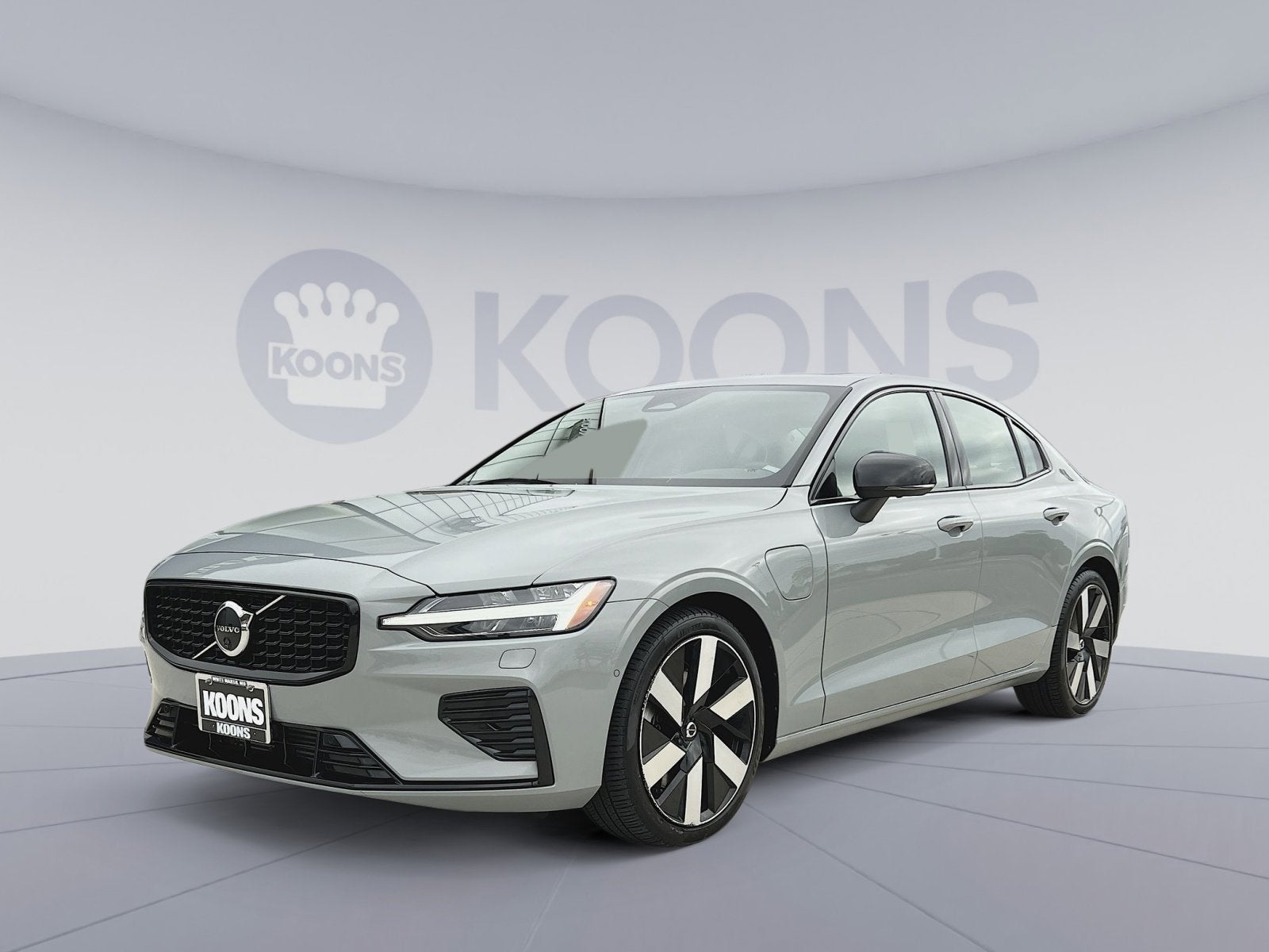 2024 Volvo S60 Recharge Plug-In Hybrid T8 Plus Dark Theme