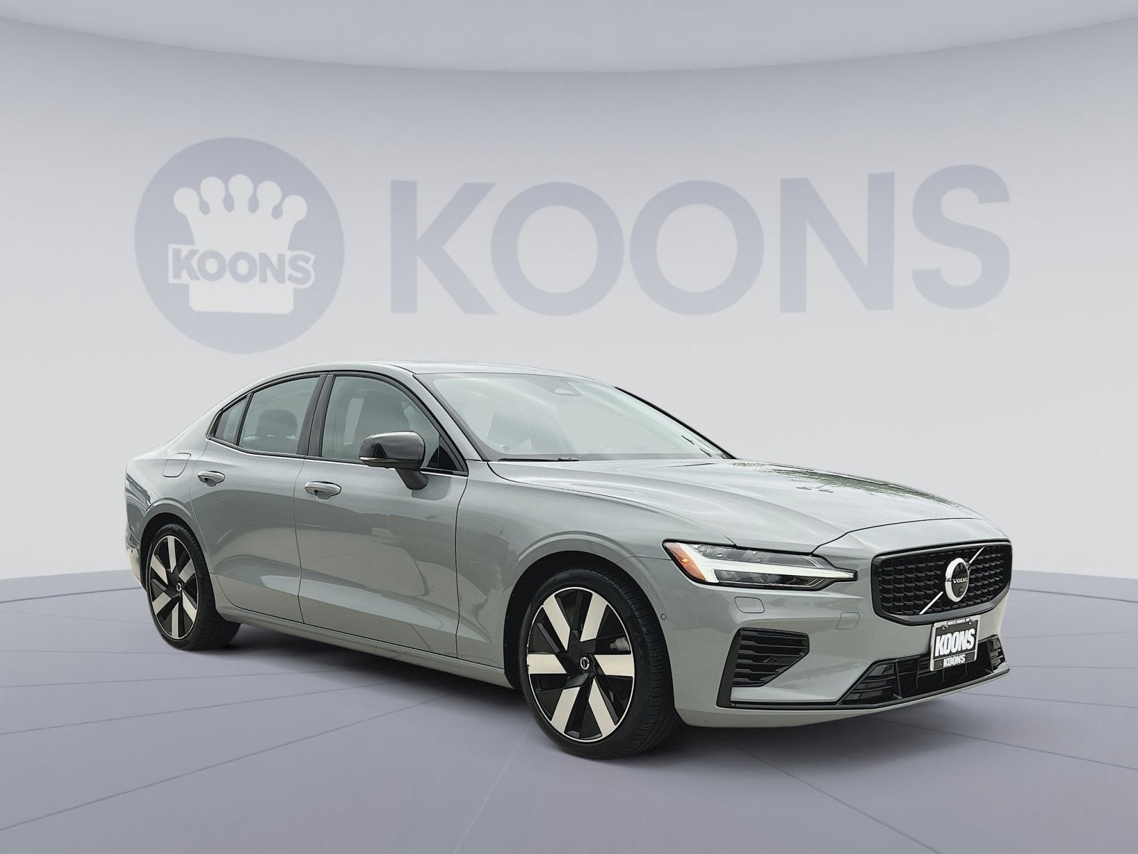 2024 Volvo S60 Recharge Plug-In Hybrid T8 Plus Dark Theme