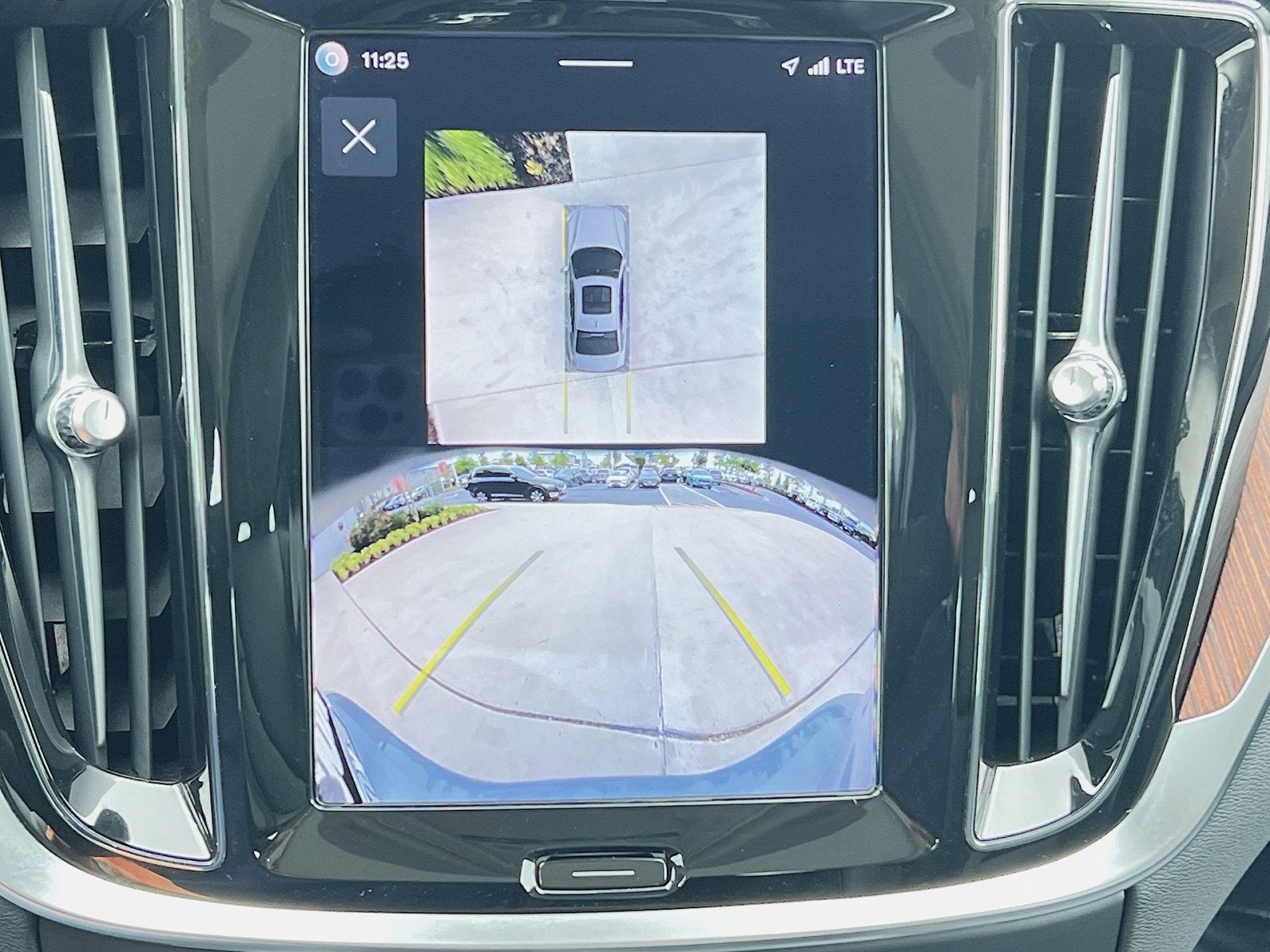 2024 Volvo S60 Recharge Plug-In Hybrid T8 Plus Dark Theme
