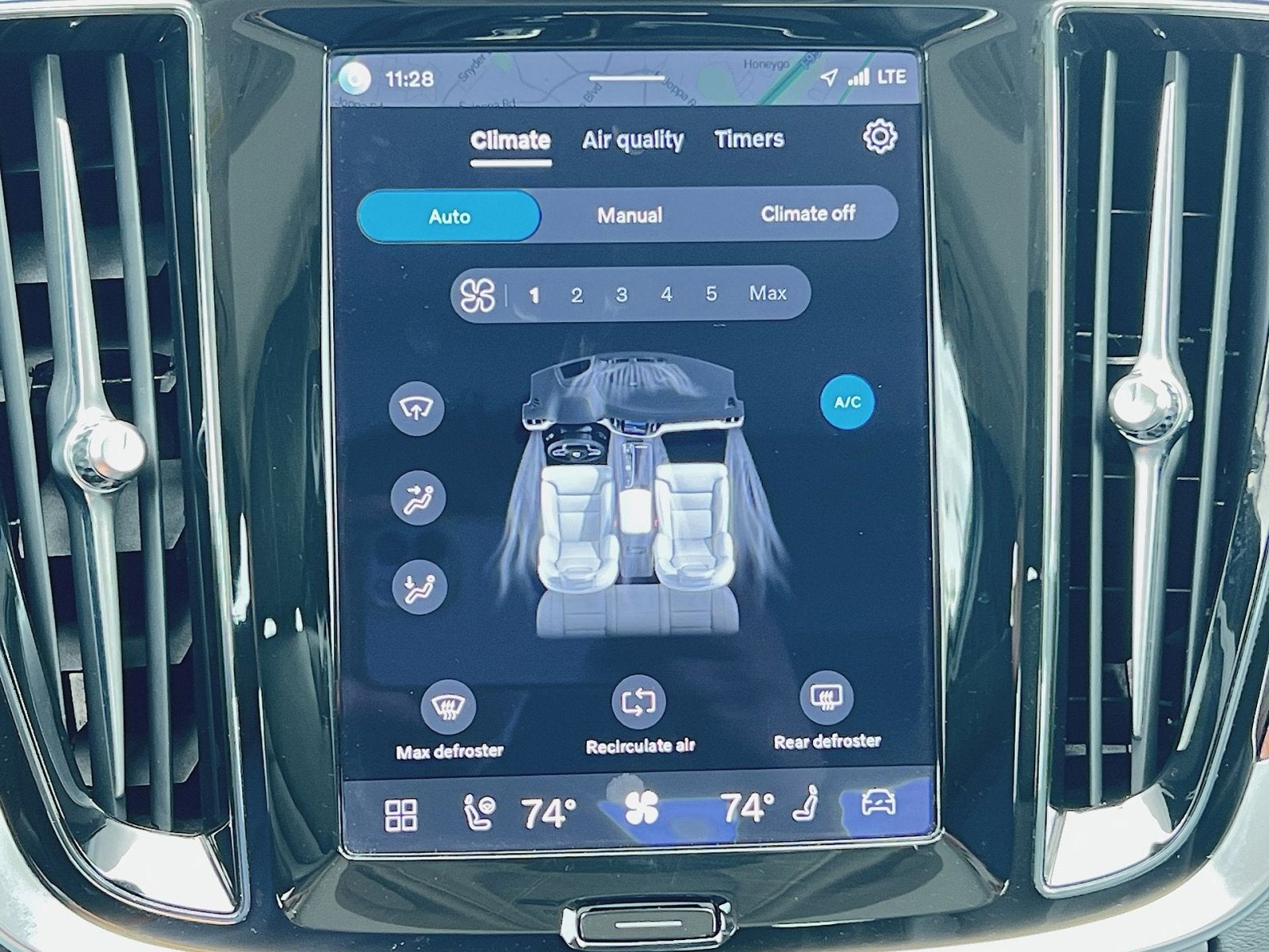 2024 Volvo S60 Recharge Plug-In Hybrid T8 Plus Dark Theme