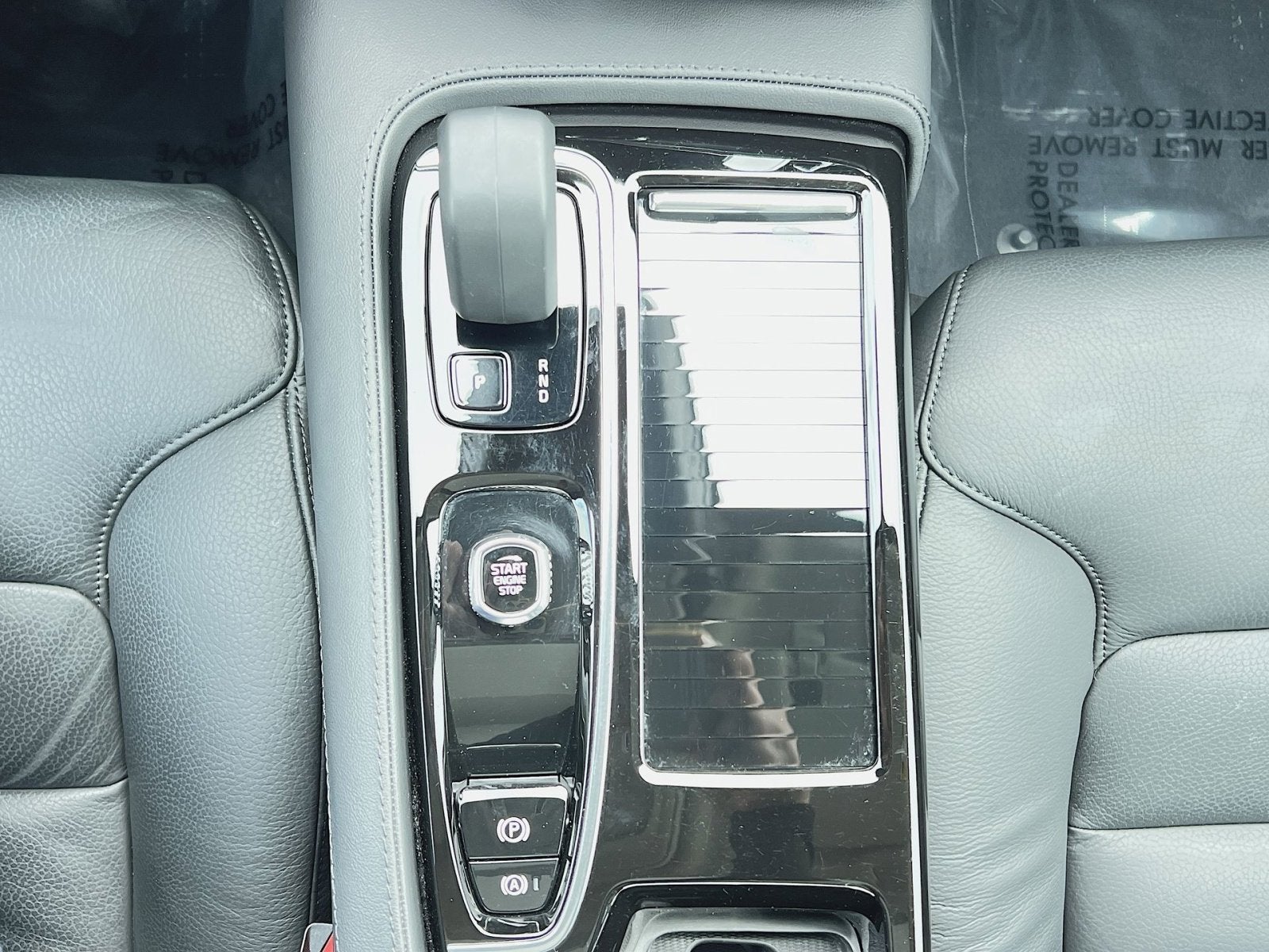 2024 Volvo S60 Recharge Plug-In Hybrid T8 Plus Dark Theme