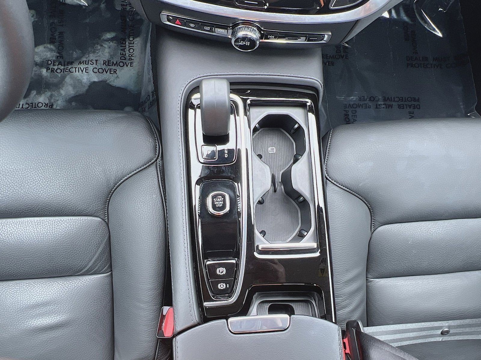 2024 Volvo S60 Recharge Plug-In Hybrid T8 Plus Dark Theme