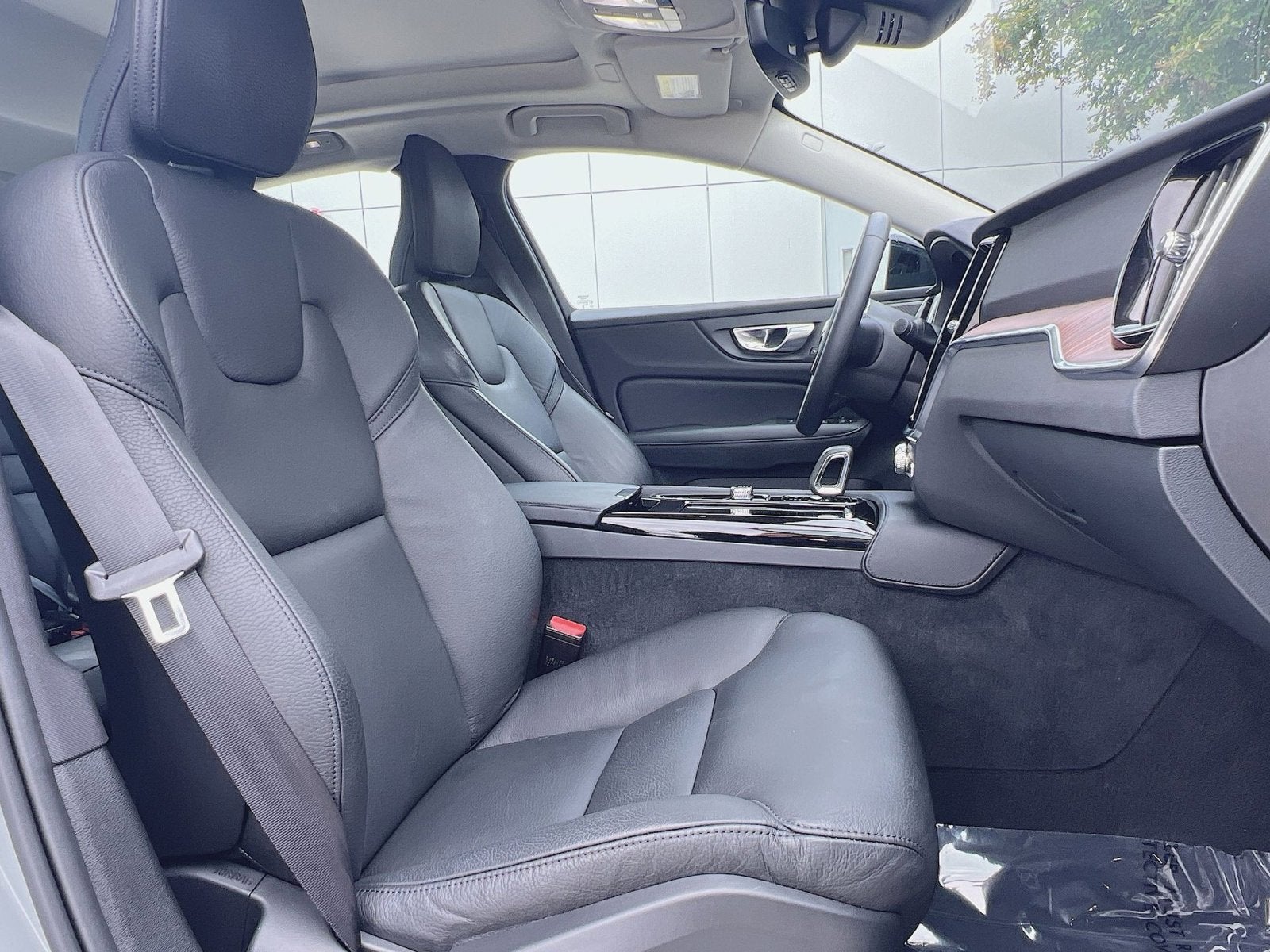 2024 Volvo S60 Recharge Plug-In Hybrid T8 Plus Dark Theme