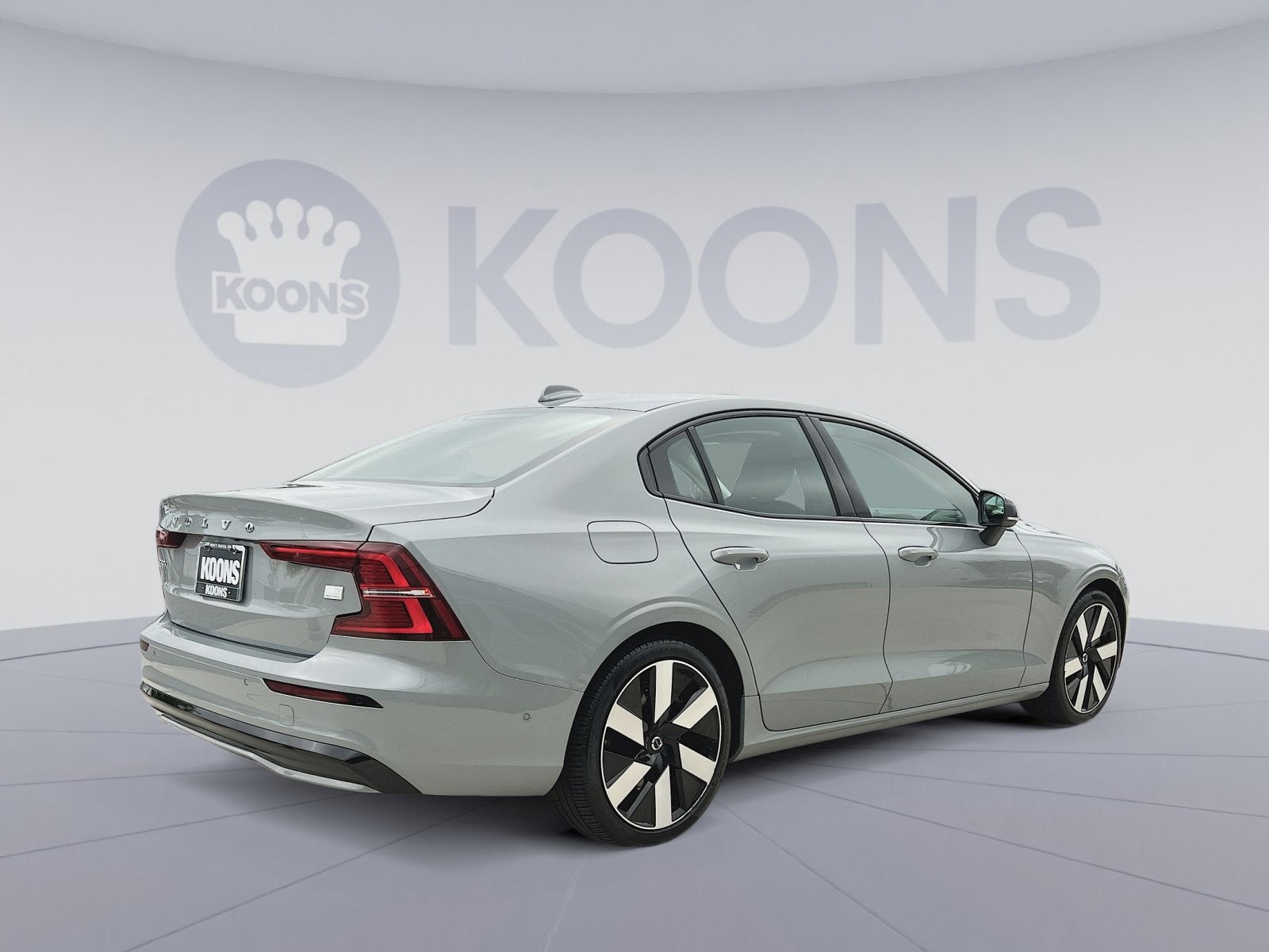 2024 Volvo S60 Recharge Plug-In Hybrid T8 Plus Dark Theme