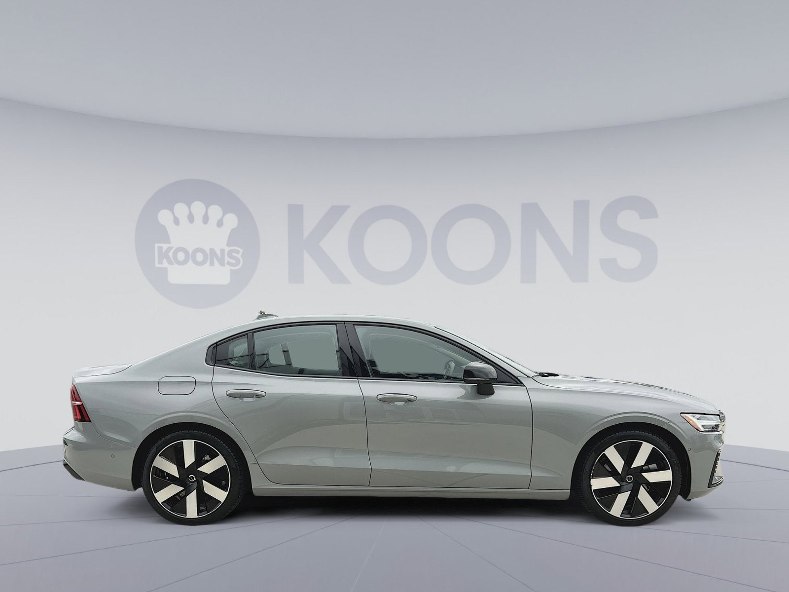 2024 Volvo S60 Recharge Plug-In Hybrid T8 Plus Dark Theme