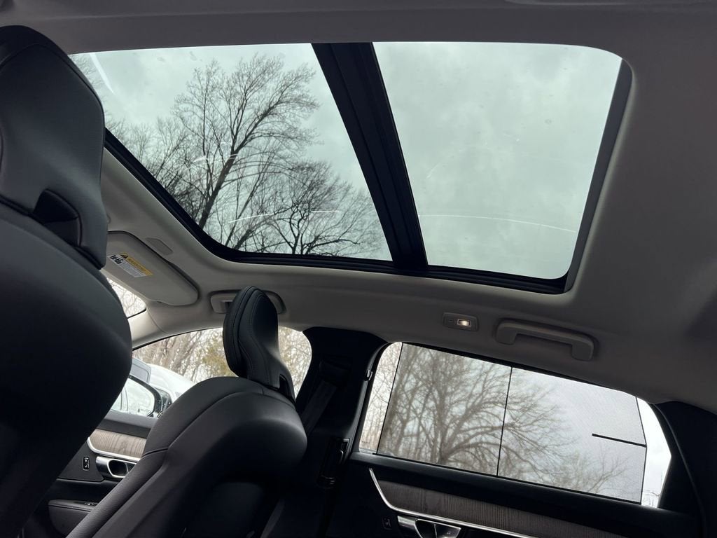 2025 Volvo S90 B6 Plus