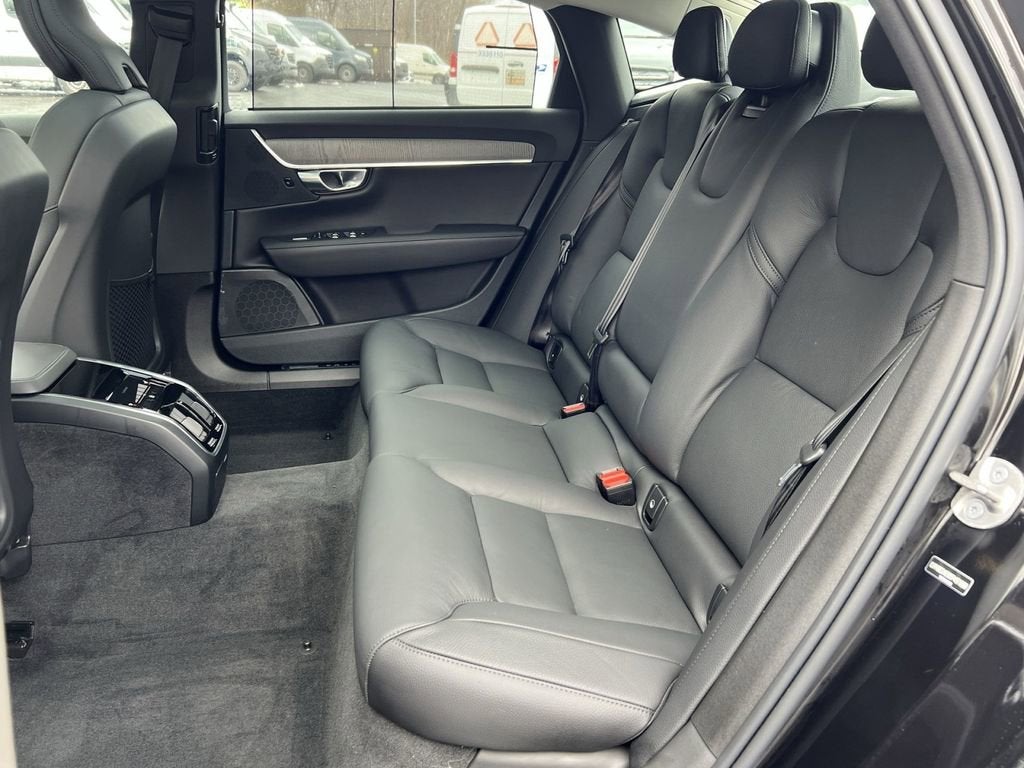 2025 Volvo S90 B6 Plus