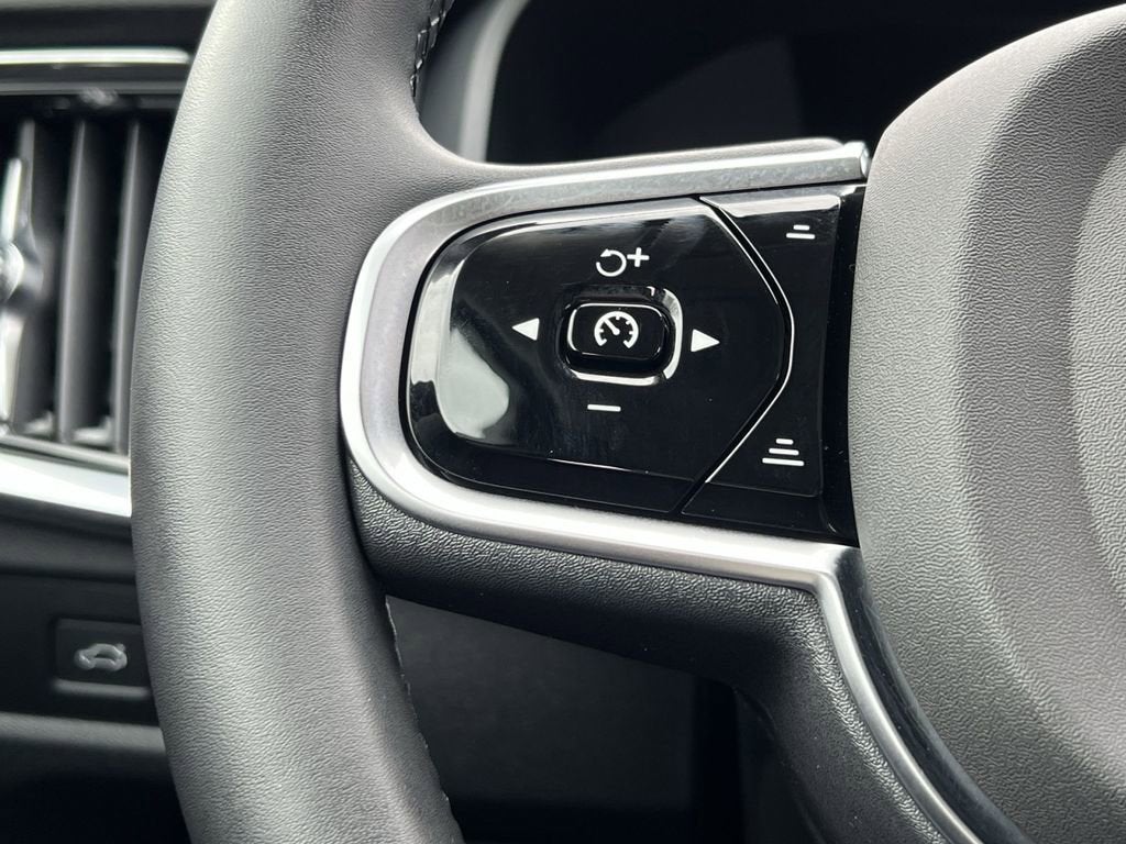 2025 Volvo S90 B6 Plus