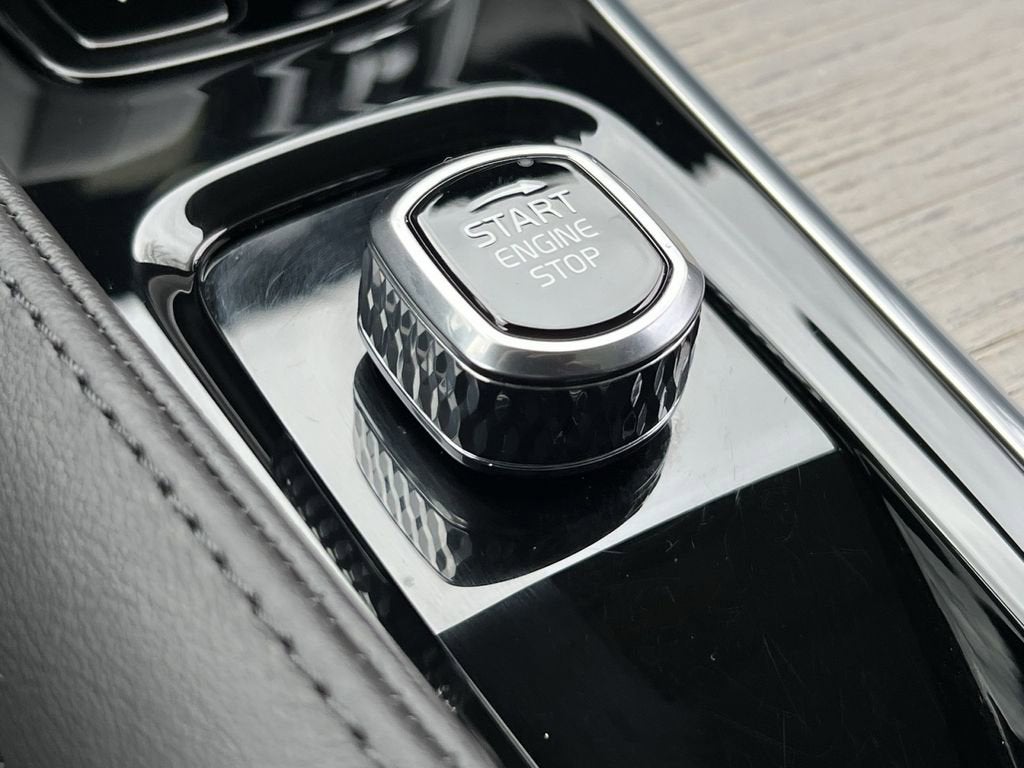 2025 Volvo S90 B6 Plus