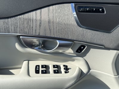 2024 Volvo XC90 B6 Plus Bright Theme 6-Seater