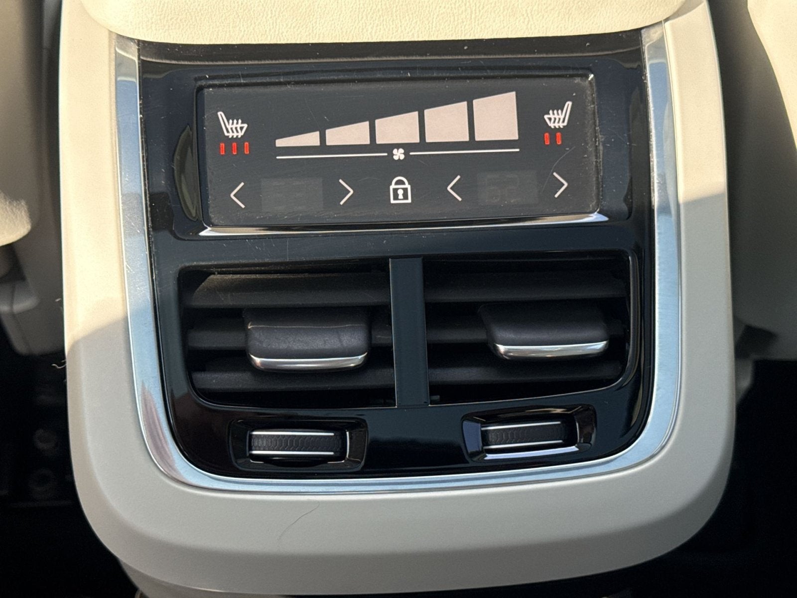 2024 Volvo XC90 B6 Plus Bright Theme 6-Seater