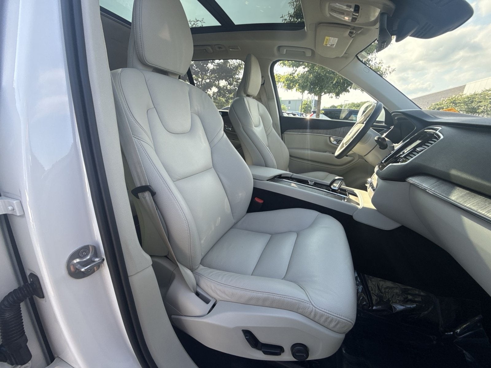 2024 Volvo XC90 B6 Plus Bright Theme 6-Seater