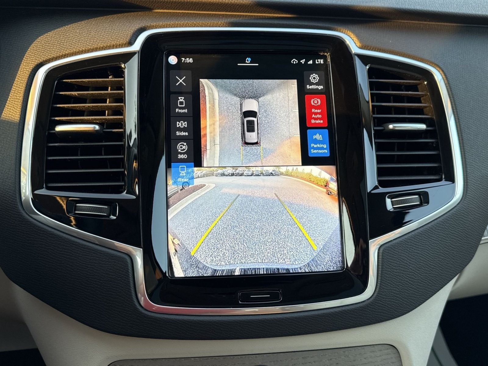 2024 Volvo XC90 B6 Plus Bright Theme 6-Seater