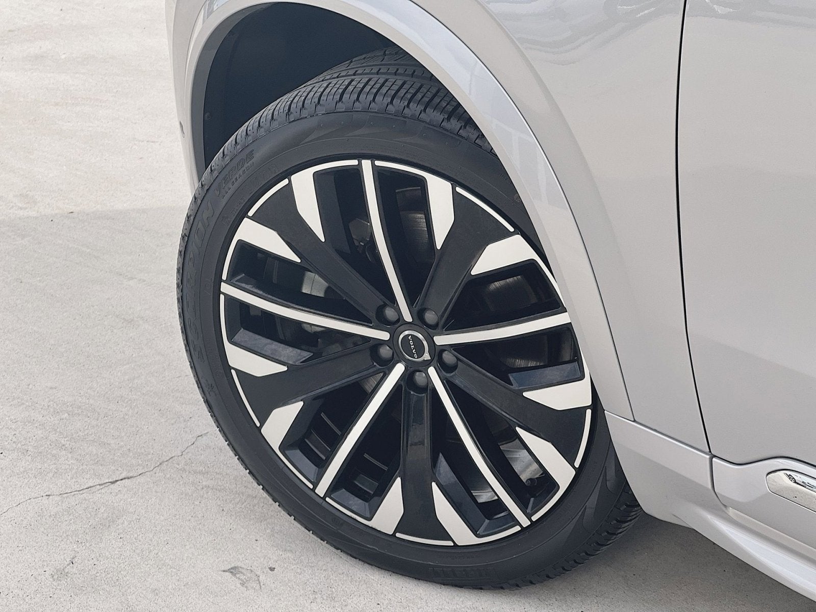 2025 Volvo XC90 B6 Plus 7-Seater