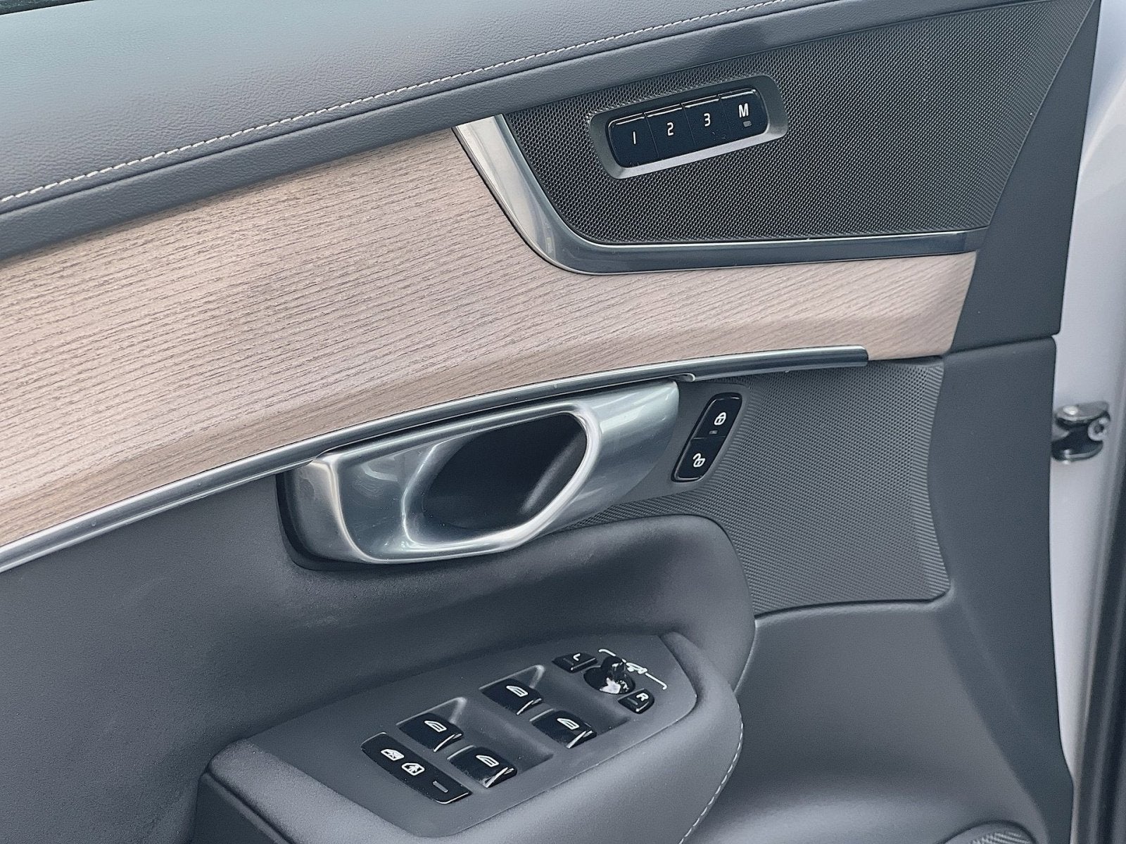 2025 Volvo XC90 B6 Plus 7-Seater