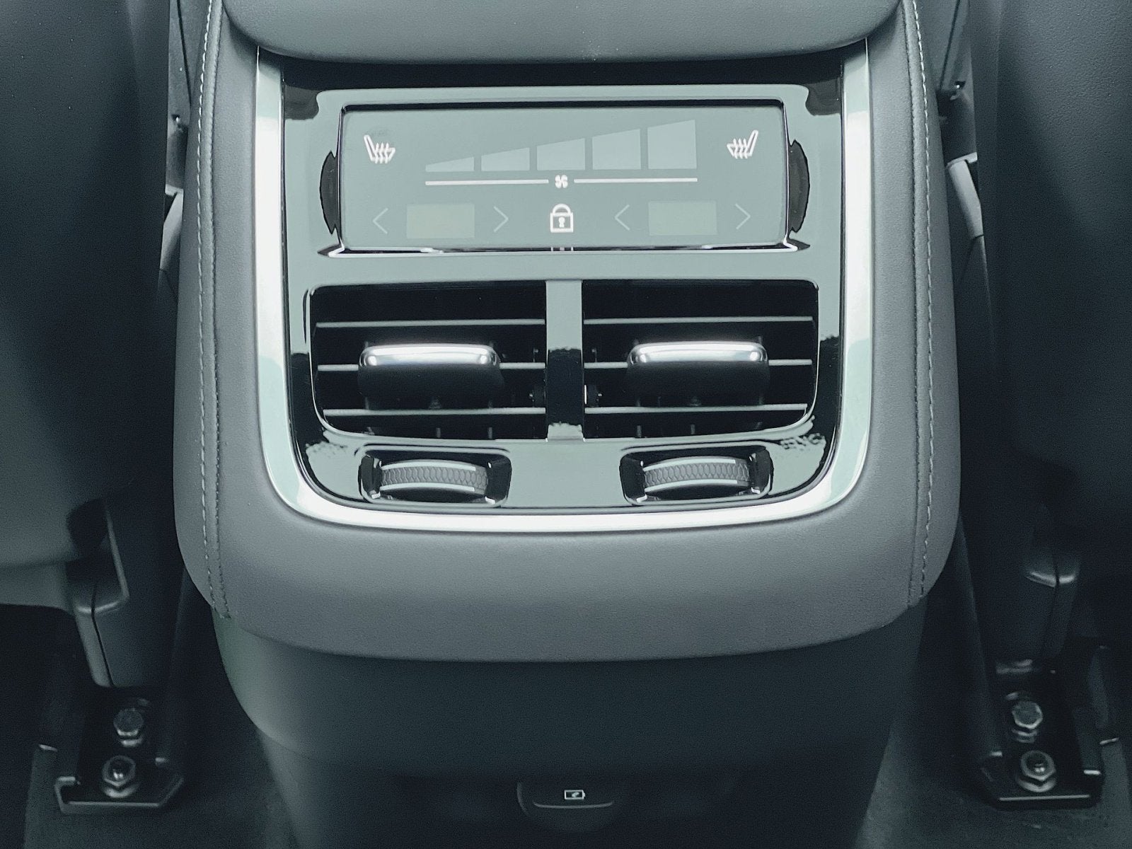 2025 Volvo XC90 B6 Plus 7-Seater