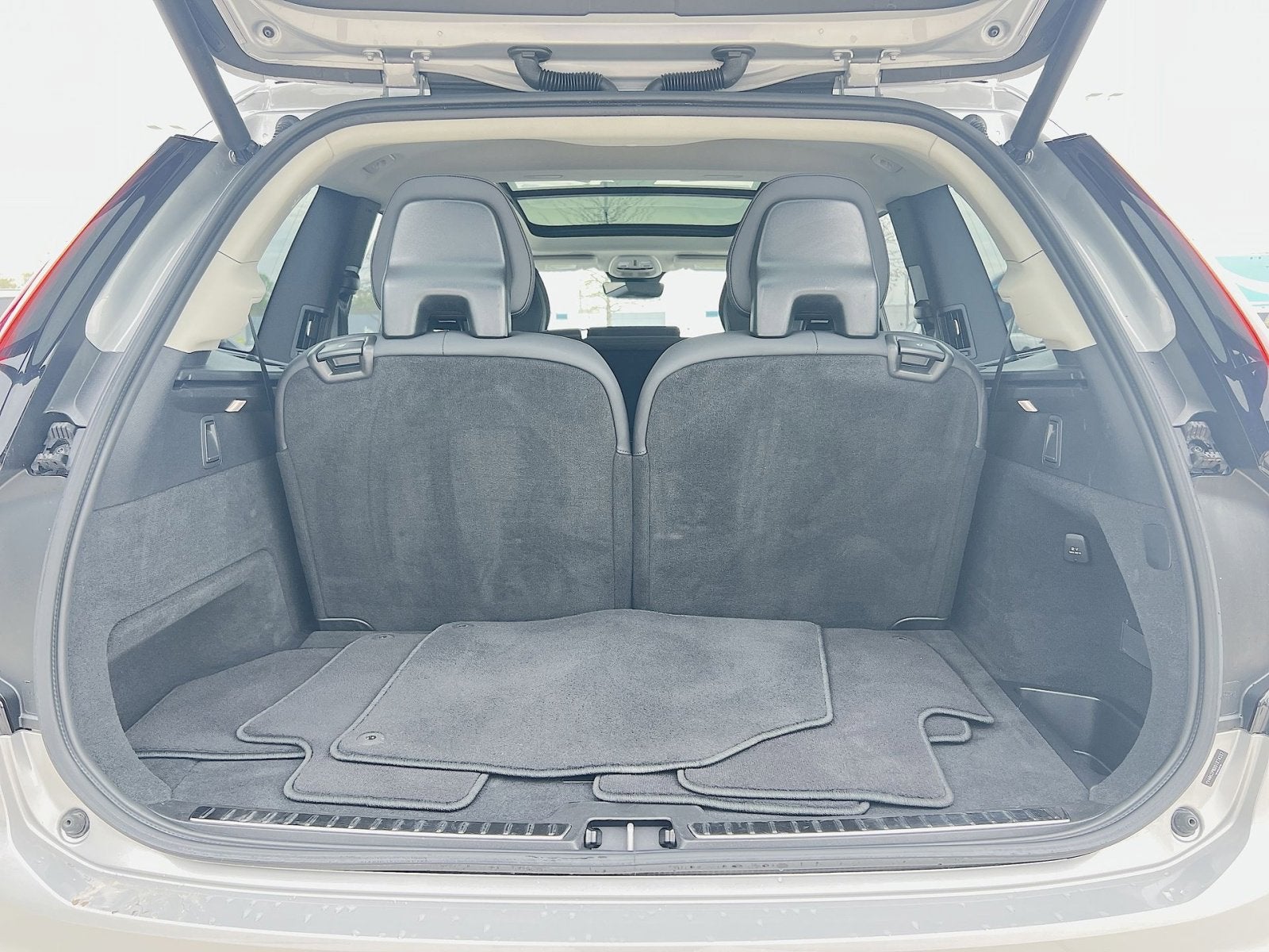 2025 Volvo XC90 B6 Plus 7-Seater