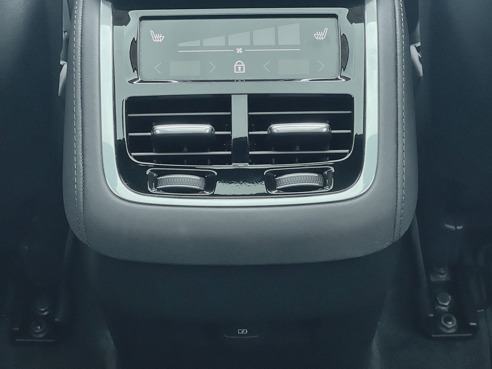 2025 Volvo XC90 B6 Plus 7-Seater