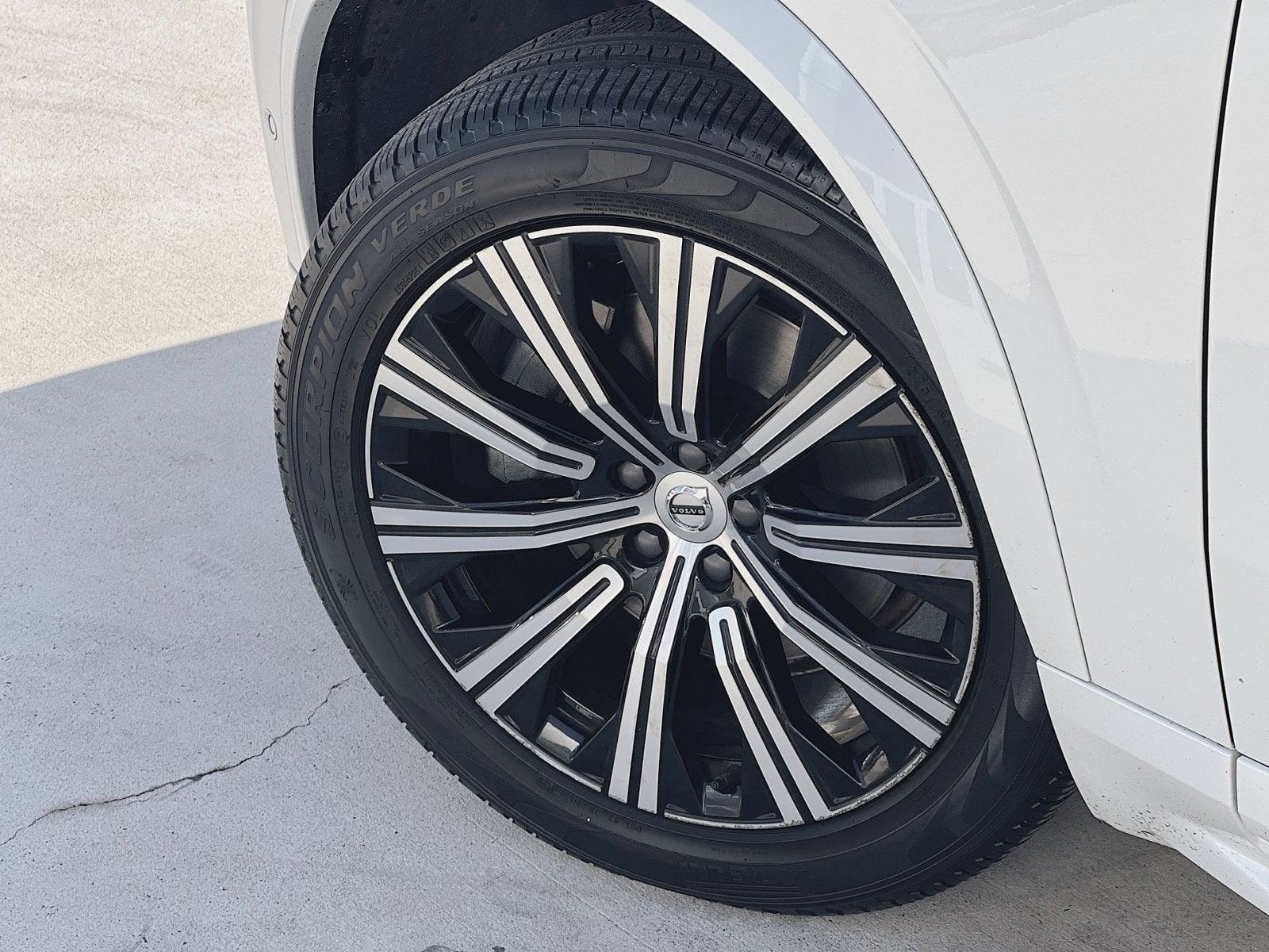 2024 Volvo XC90 B6 Plus Bright Theme