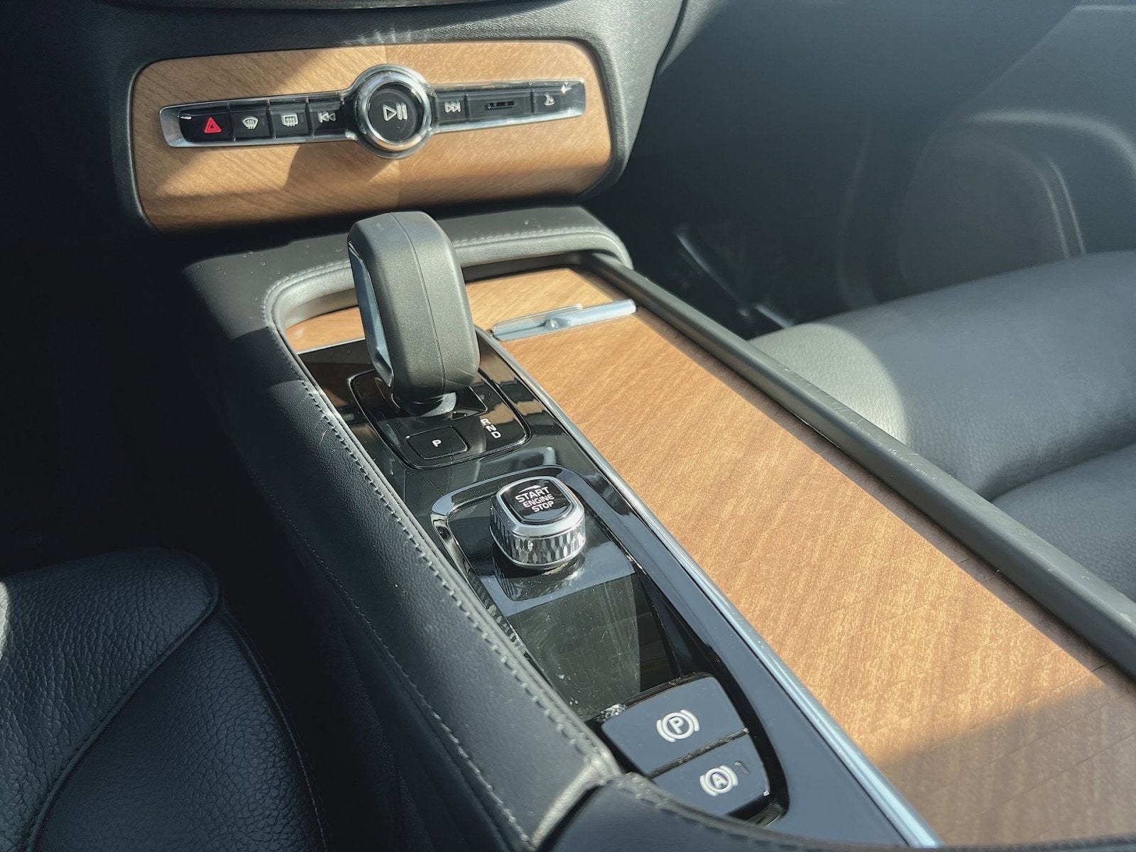 2024 Volvo XC90 B6 Plus Bright Theme