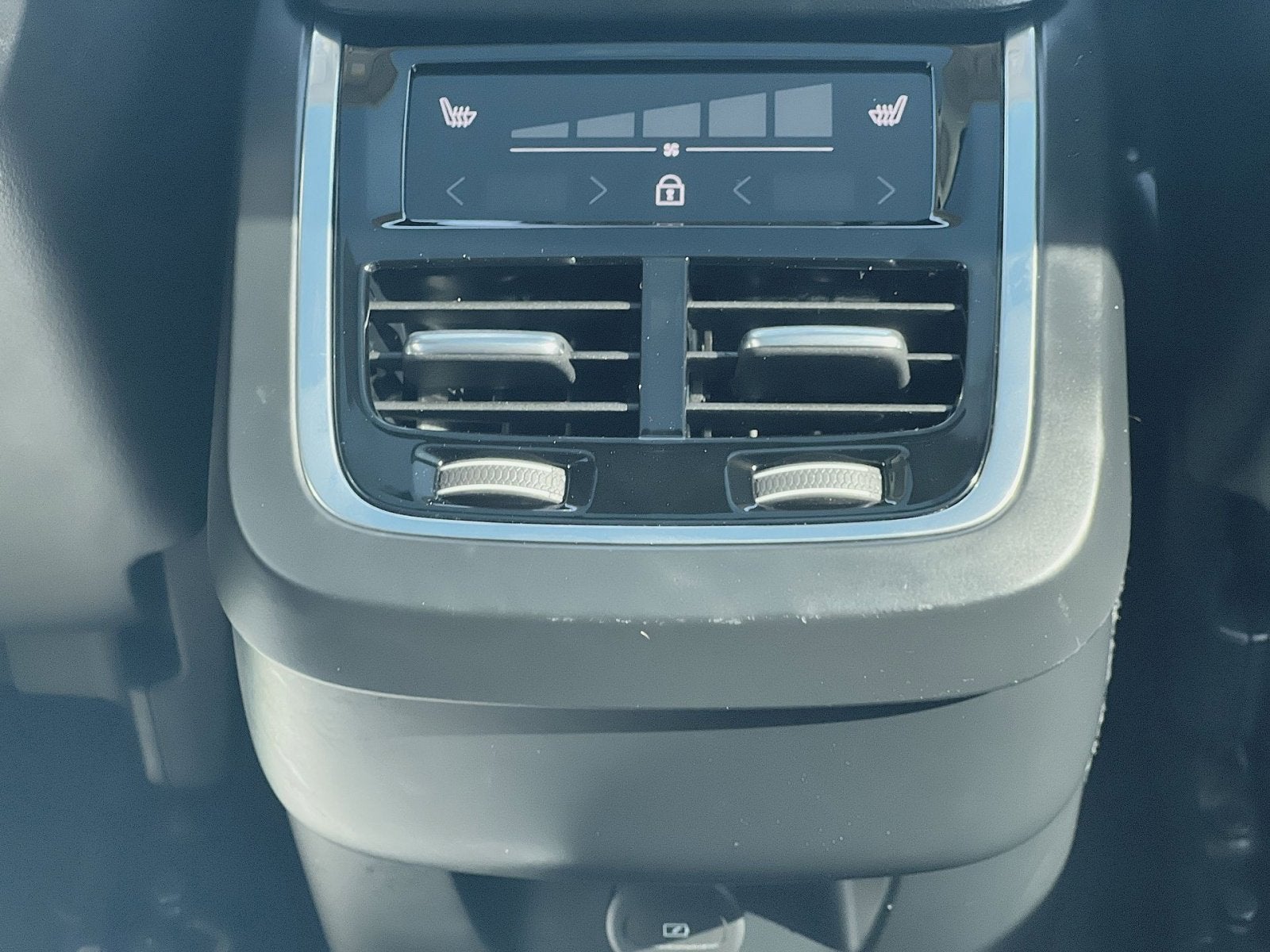 2024 Volvo XC90 B6 Plus Bright Theme