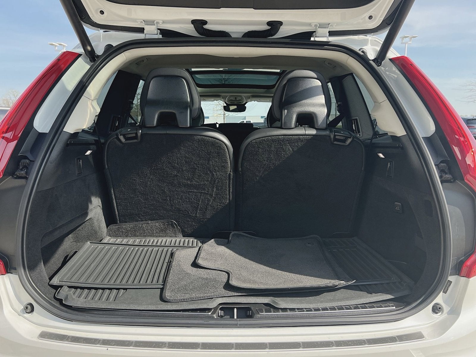 2024 Volvo XC90 B6 Plus Bright Theme