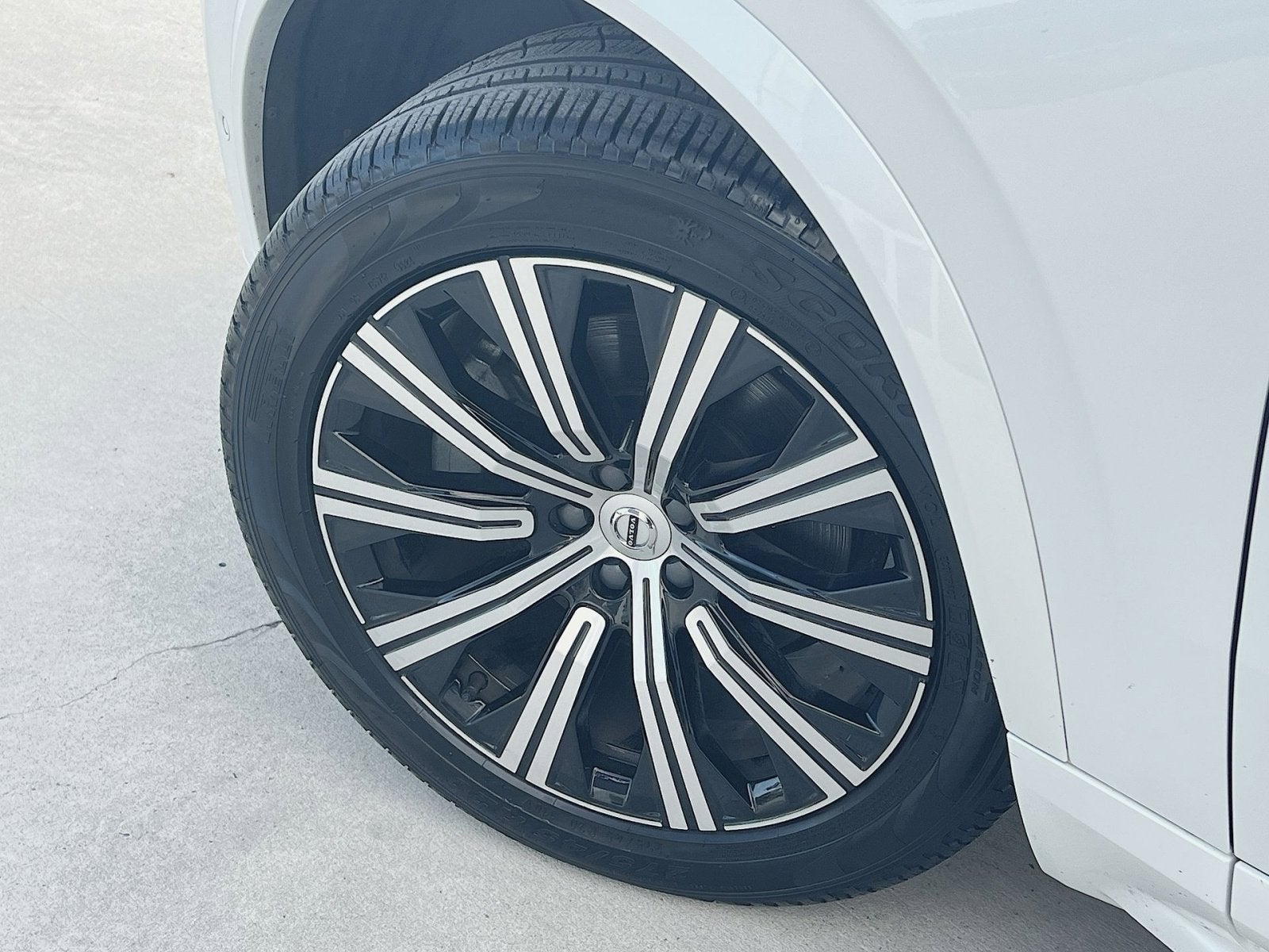 2025 Volvo XC90 B6 Plus 7-Seater