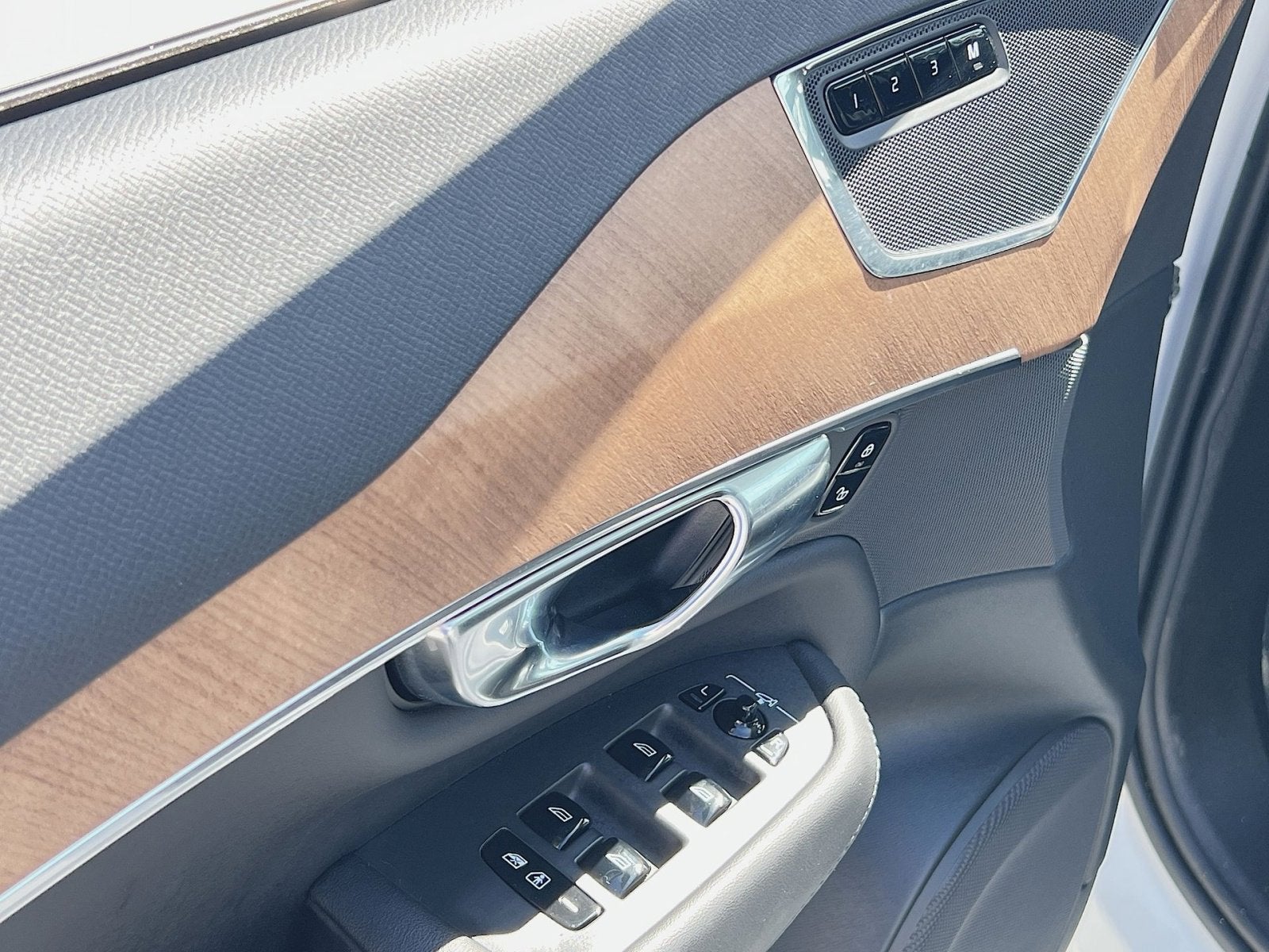 2025 Volvo XC90 B6 Plus 7-Seater