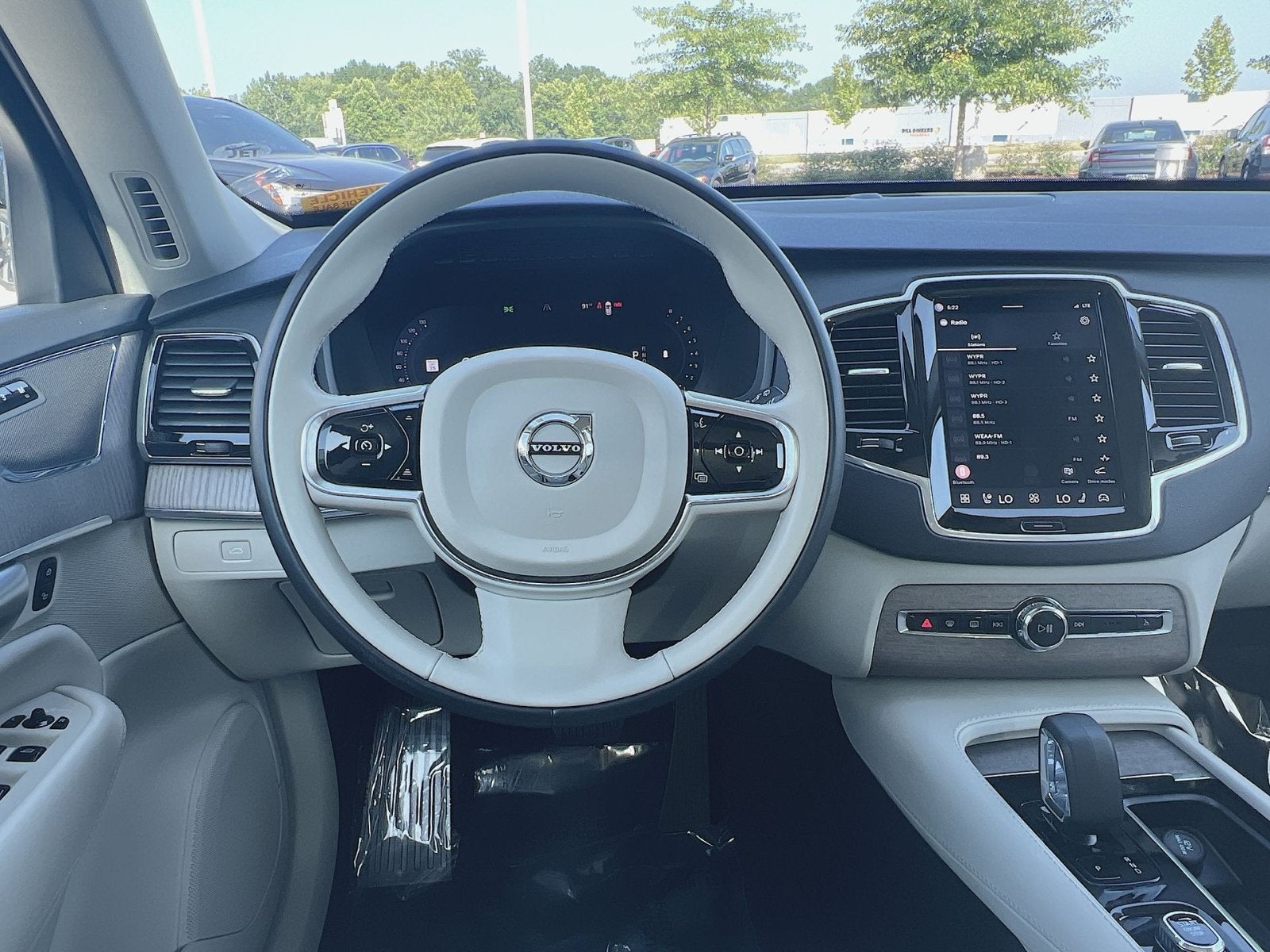 2024 Volvo XC90 B6 Plus Bright Theme