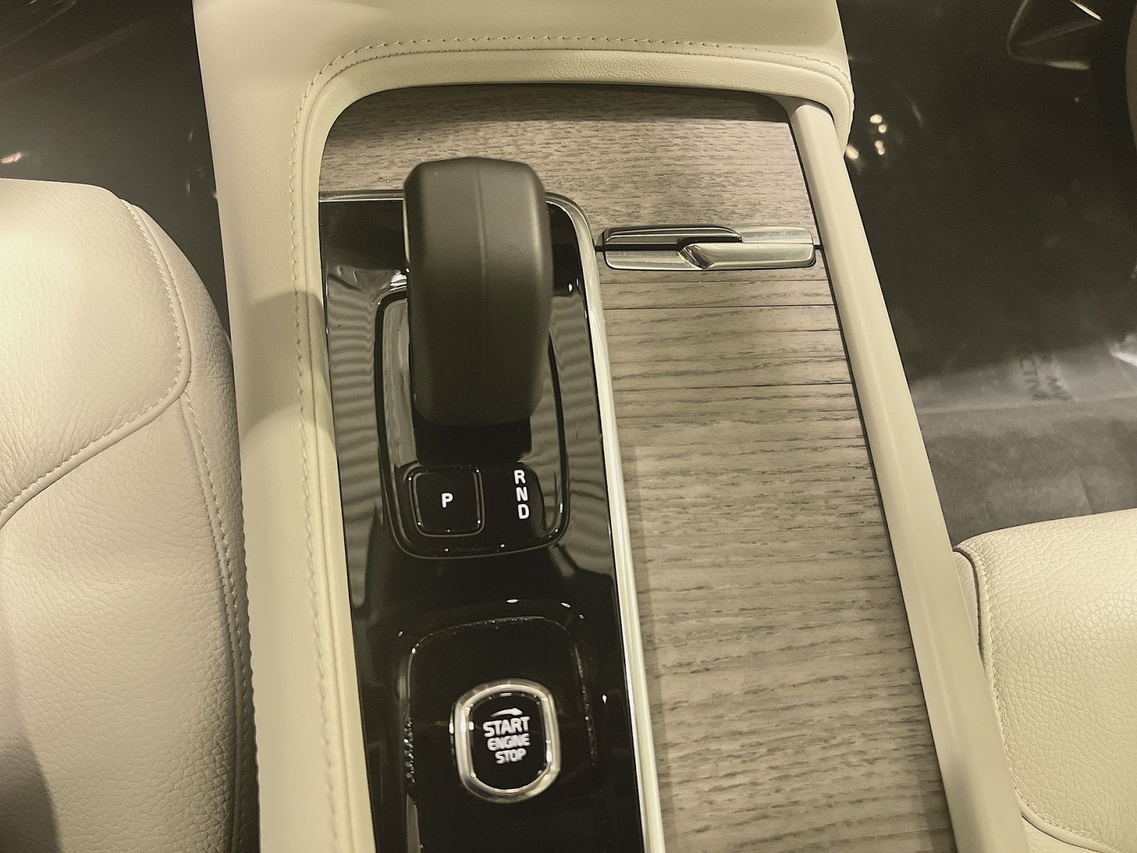 2024 Volvo XC90 B6 Plus Bright Theme