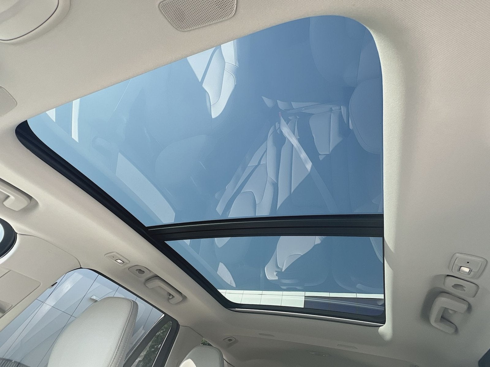 2024 Volvo XC90 B6 Plus Bright Theme