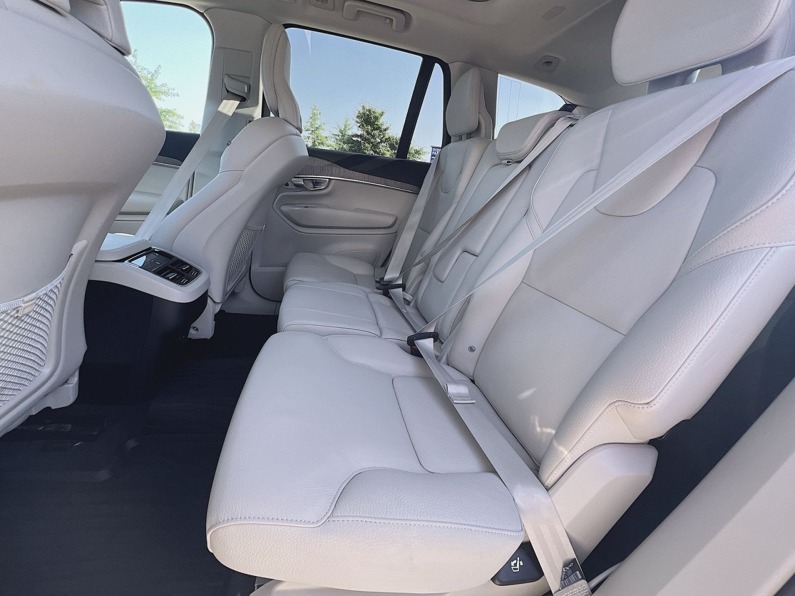 2024 Volvo XC90 B6 Plus Bright Theme