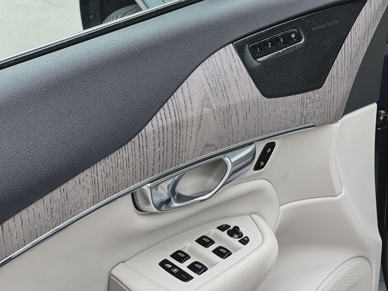 2023 Volvo XC90 B6 Plus 7-Seater