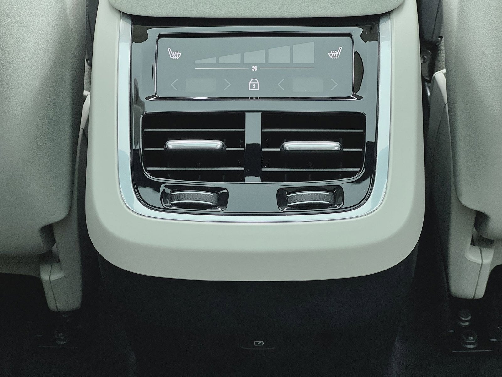 2023 Volvo XC90 B6 Plus 7-Seater