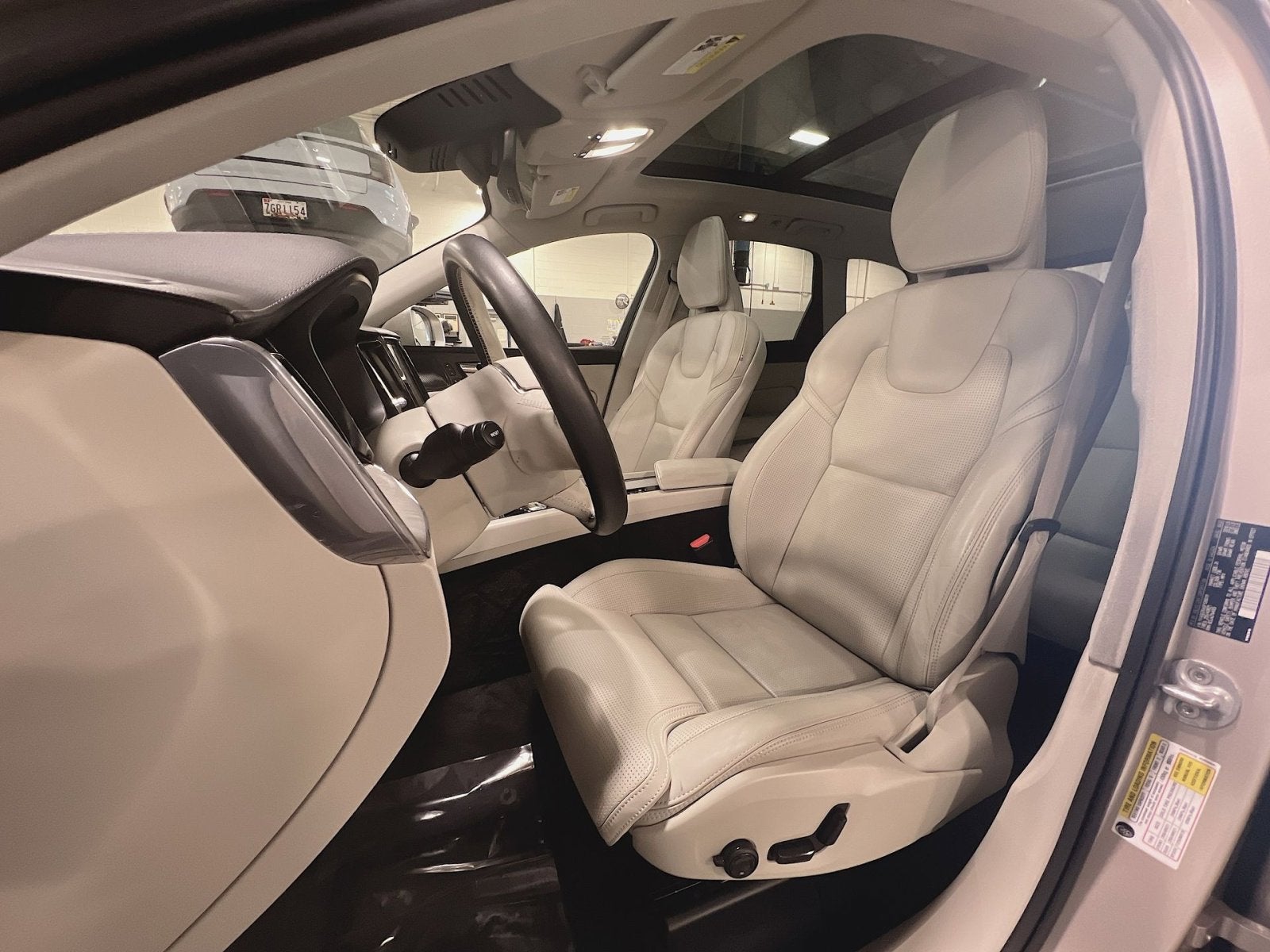 2023 Volvo XC60 B6 Ultimate Bright Theme